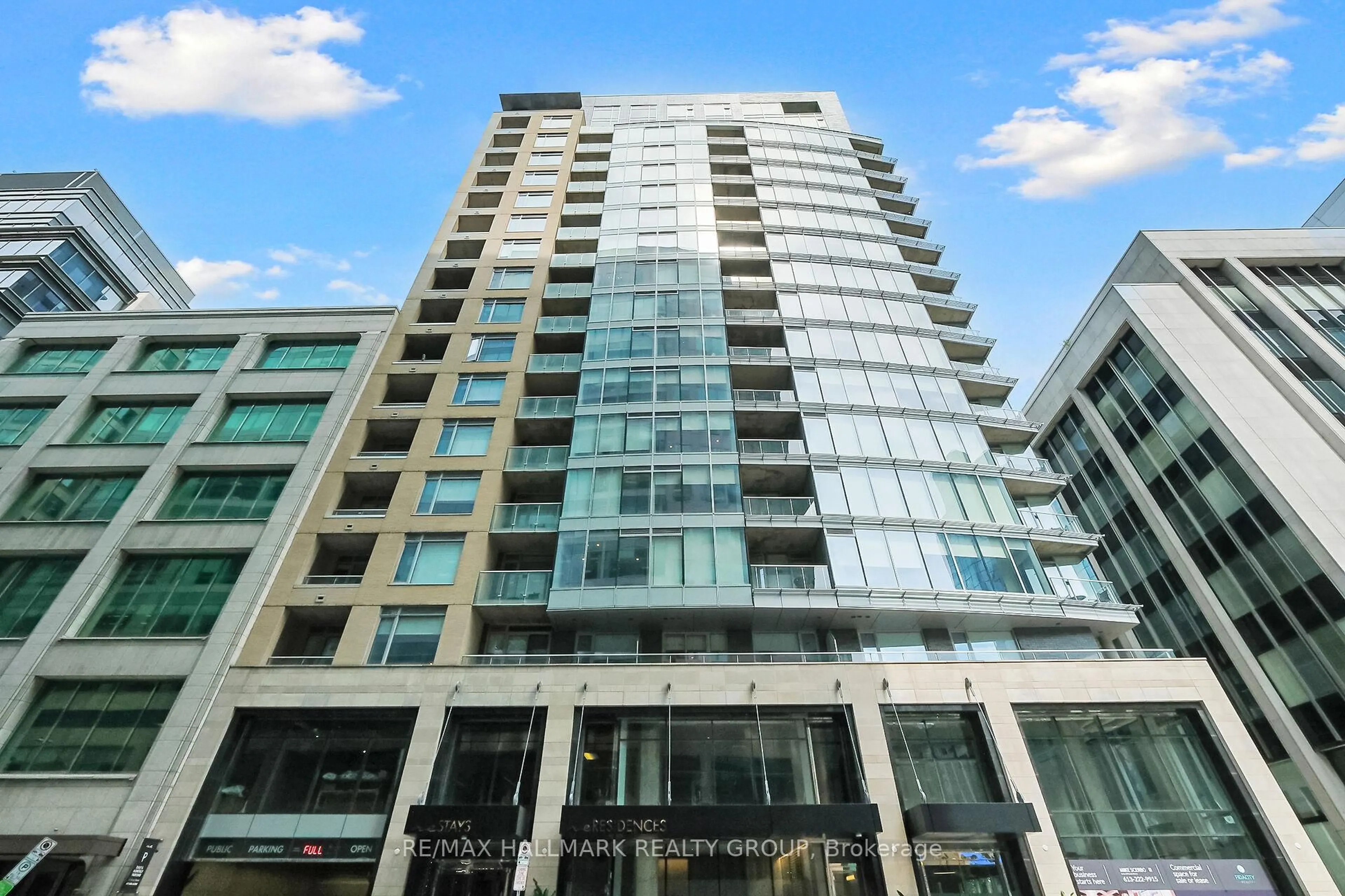 Indoor foyer for 101 Queen St #907, Ottawa Ontario K1P 5C7