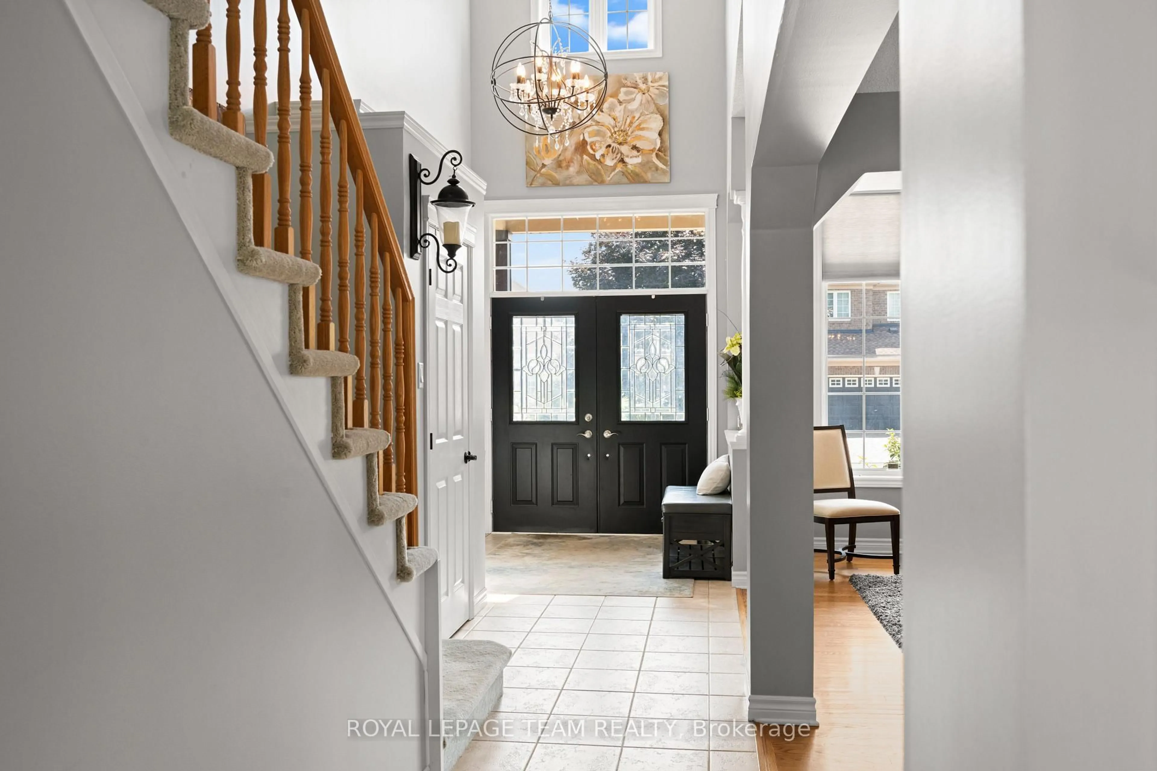 Indoor entryway for 41 Blackshire Circ, Ottawa Ontario K2J 5M2