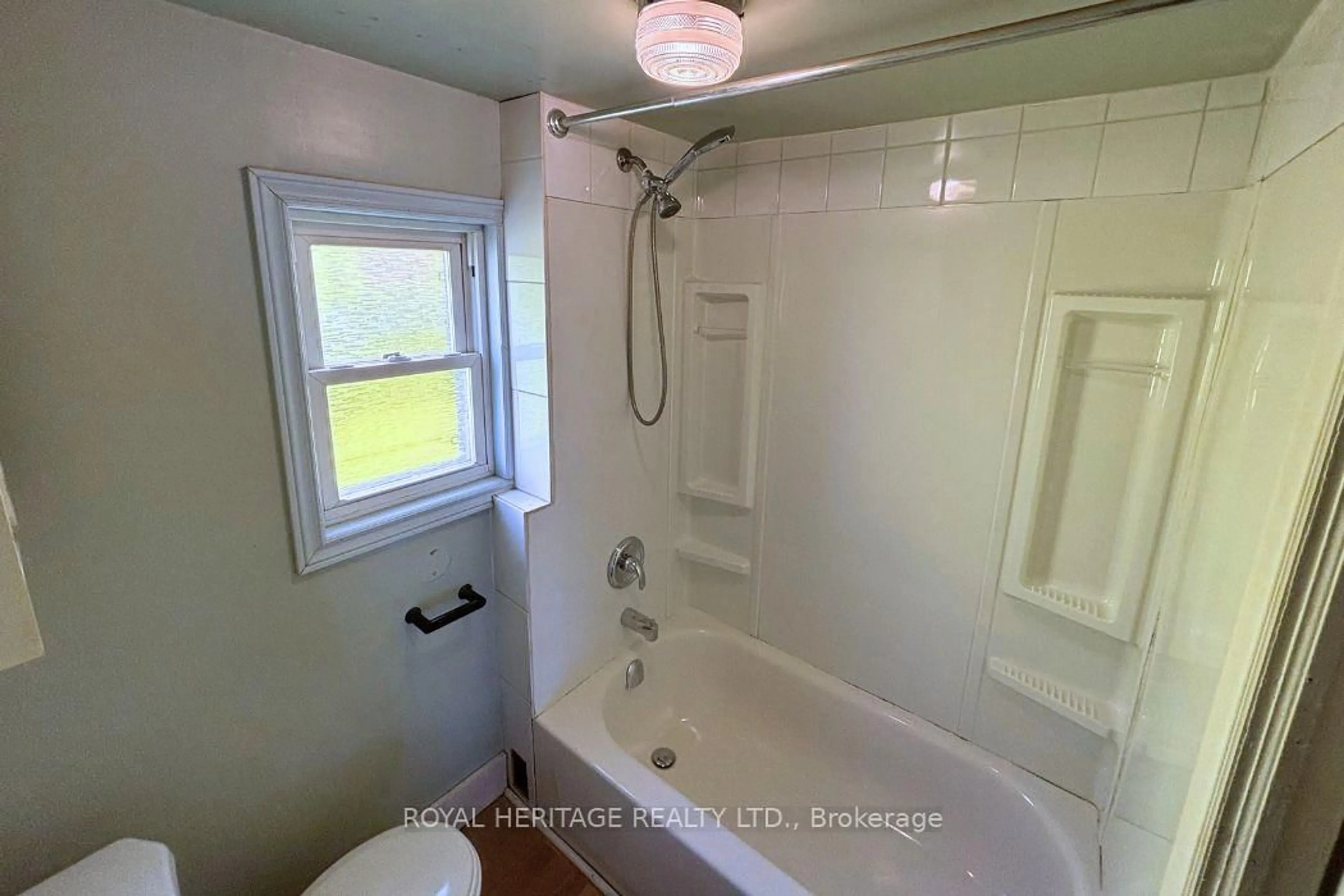 Standard bathroom, ceramic/tile floor for 41 Harriett St, Belleville Ontario K8P 1V4