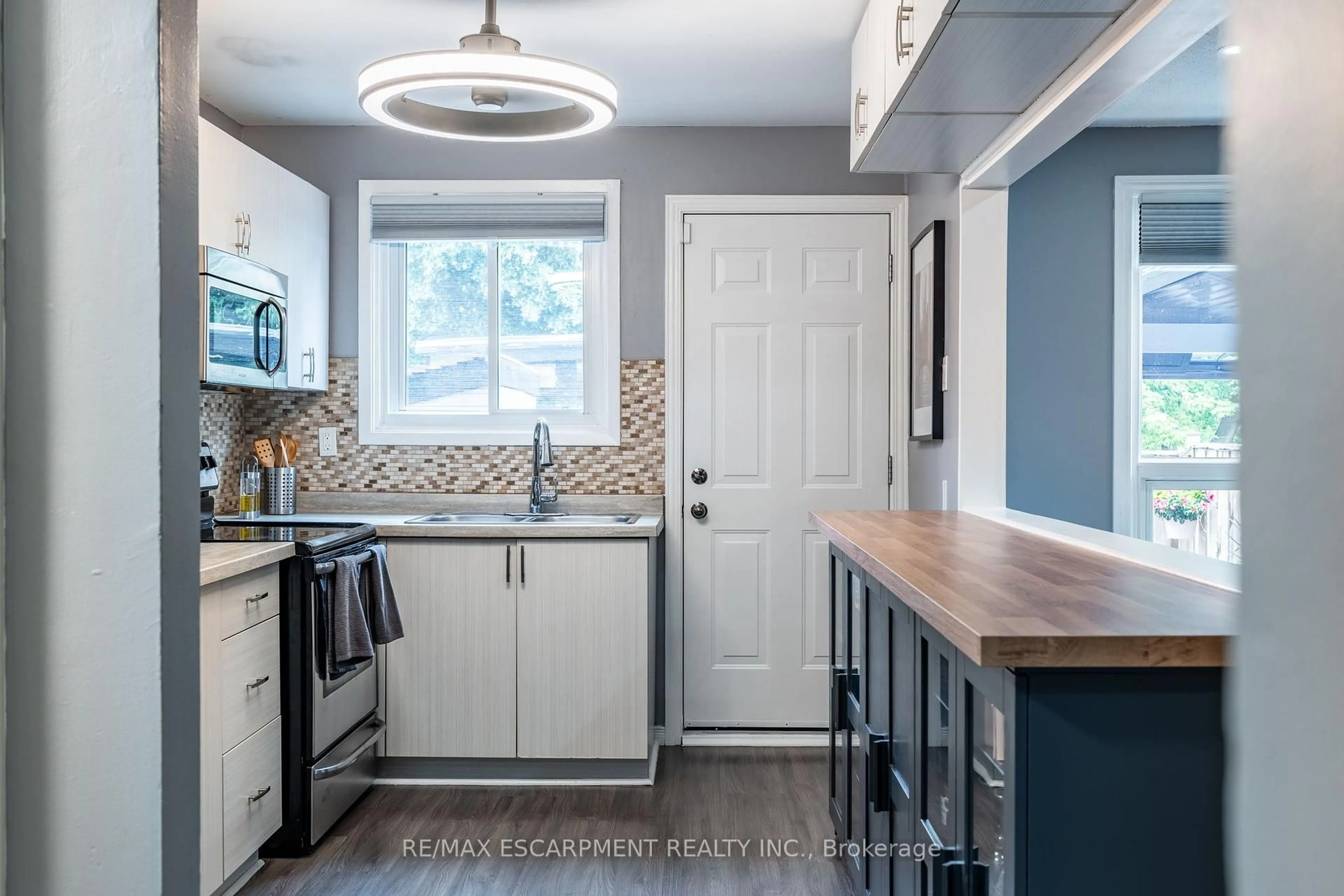 Contemporary kitchen, ceramic/tile floor for 1350 Limeridge Rd #42, Hamilton Ontario L8W 1L6