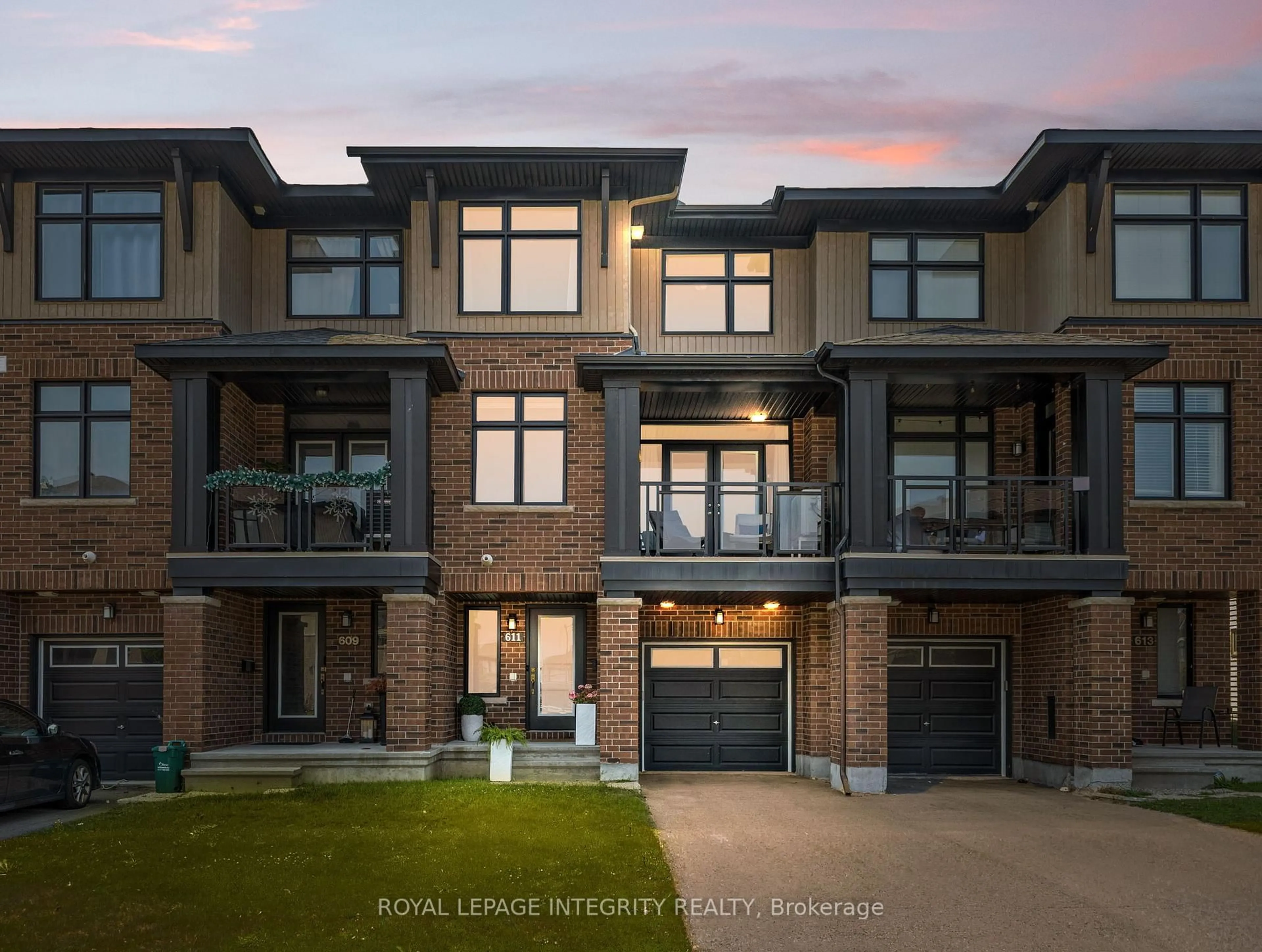 Home with brick exterior material, unknown for 611 Compass St, Ottawa Ontario K1W 0J8