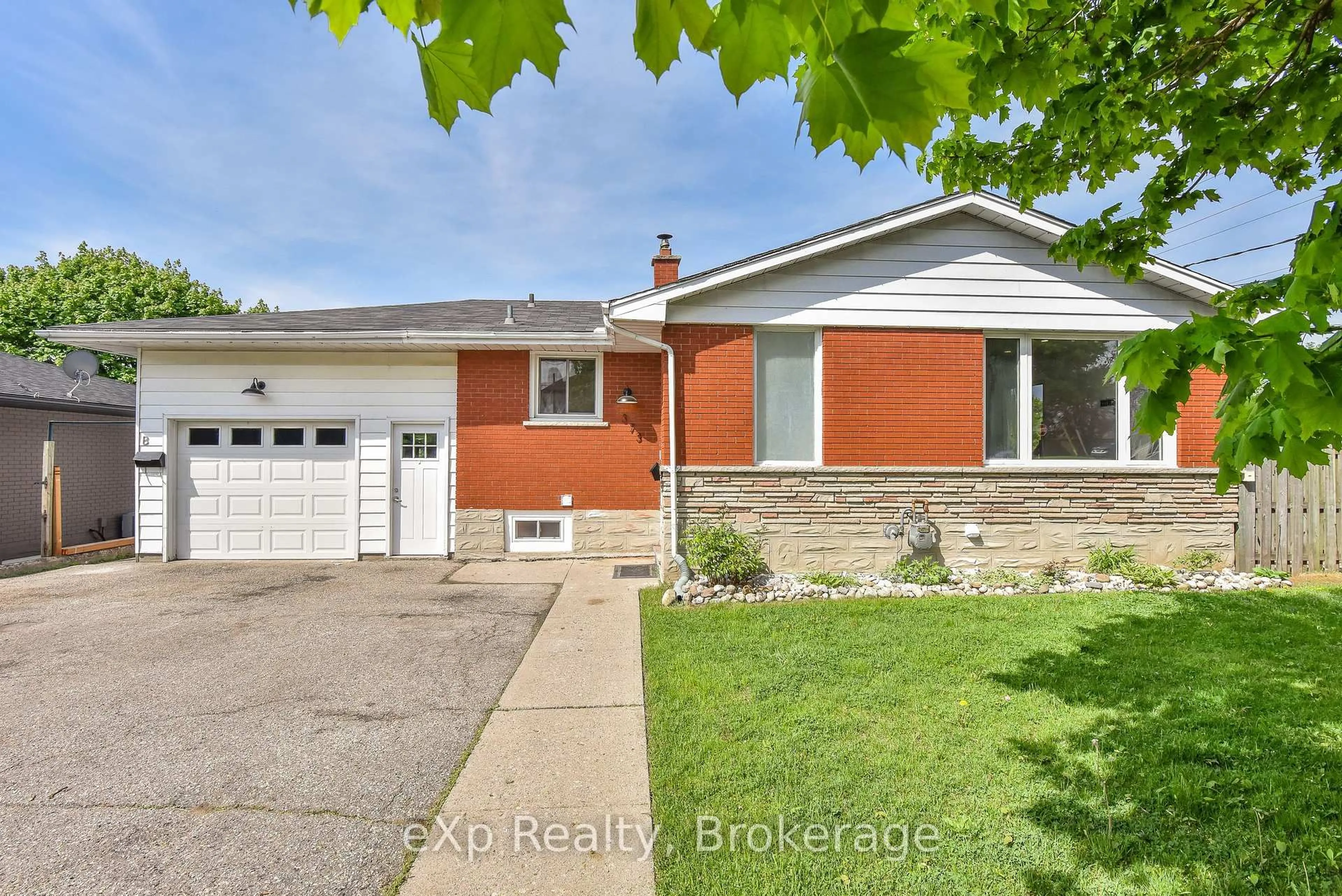 Home with brick exterior material, street for 373 Hillcrest Rd, Cambridge Ontario N3H 1B4