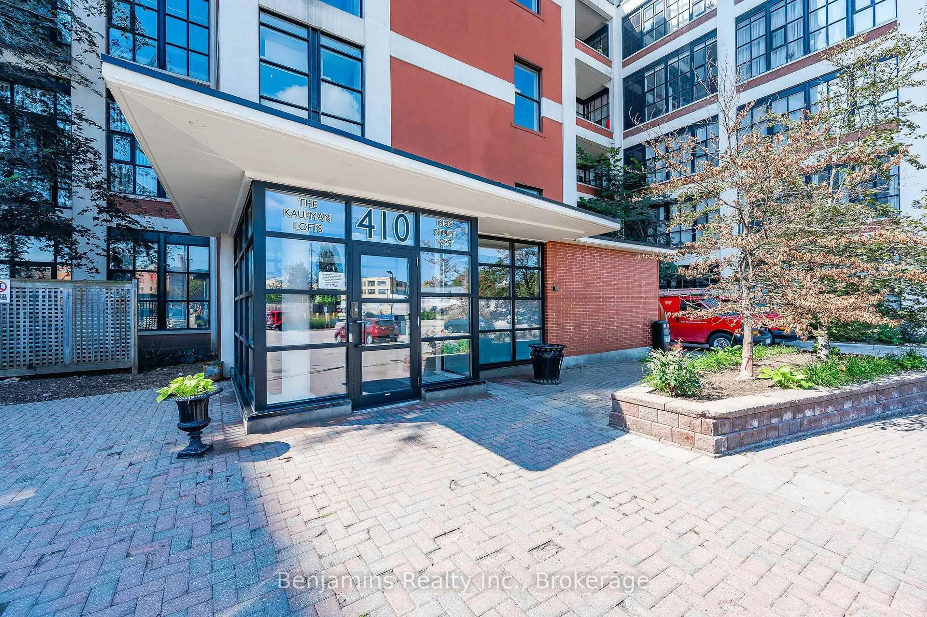 Patio, street for 410 King St #609, Kitchener Ontario N2G 1C3
