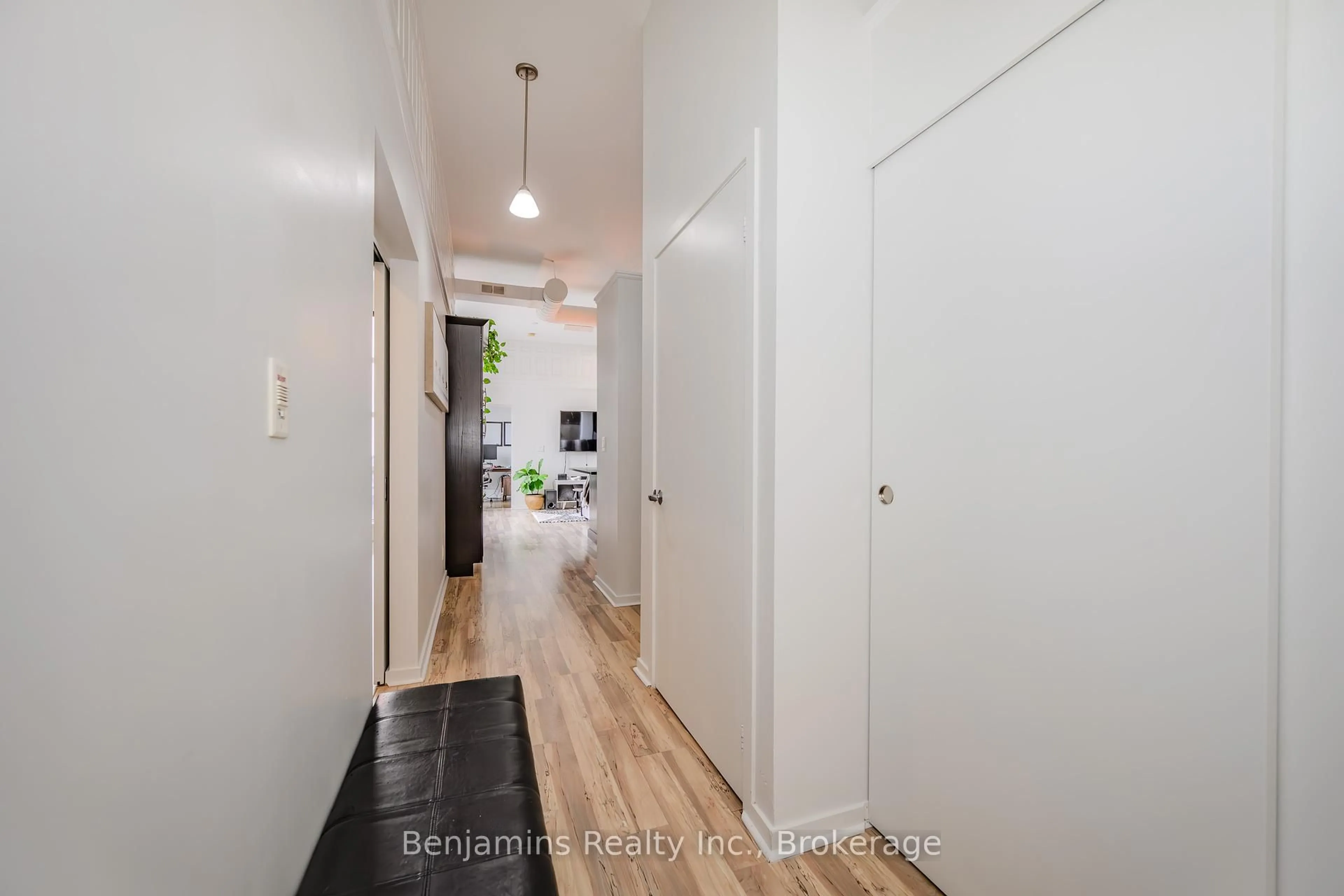 Indoor entryway for 410 King St #609, Kitchener Ontario N2G 1C3