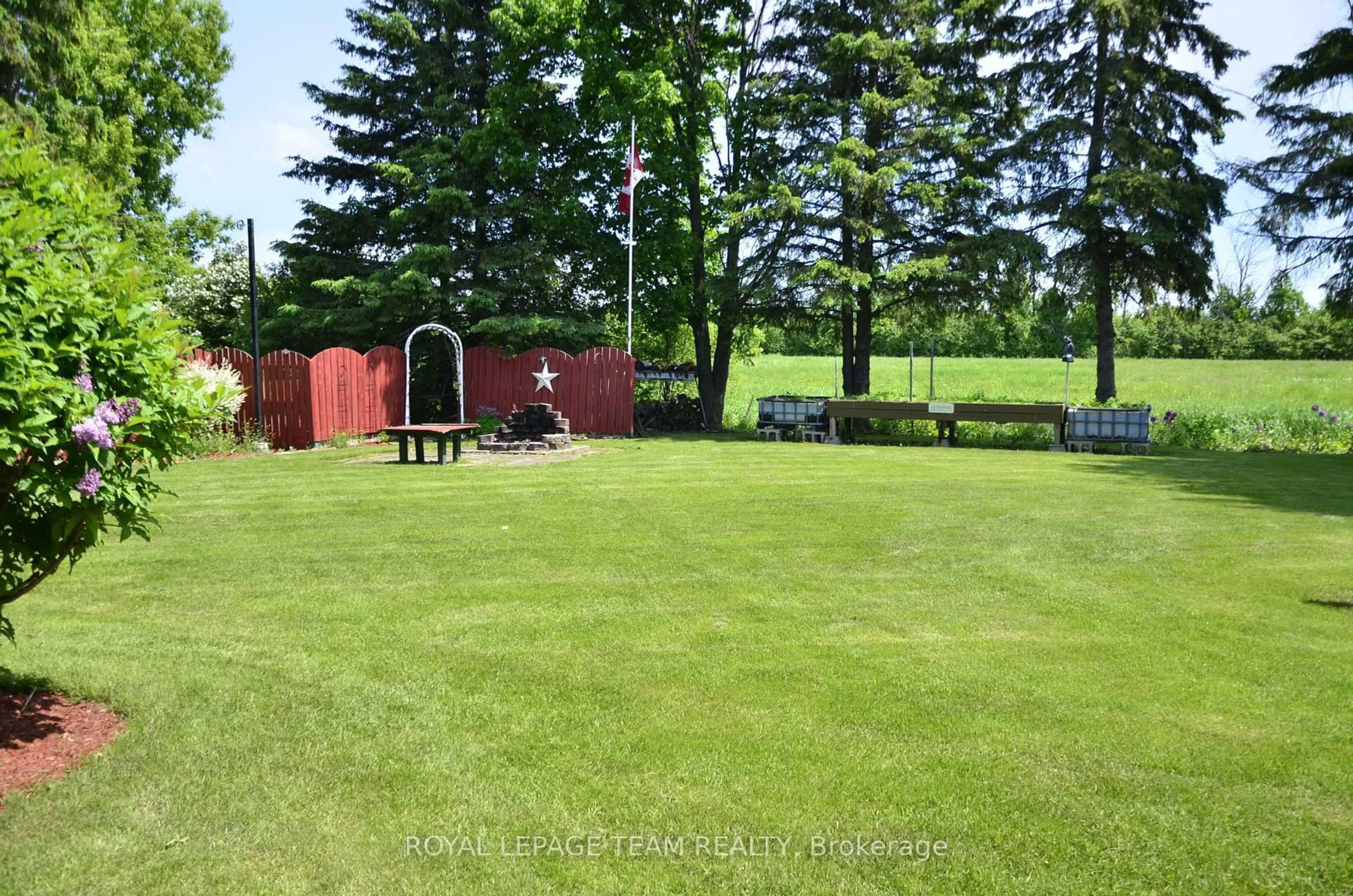 Patio, water/lake/river/ocean view for 4951 (Hwy 31) Bank St, South Dundas Ontario K0C 2H0