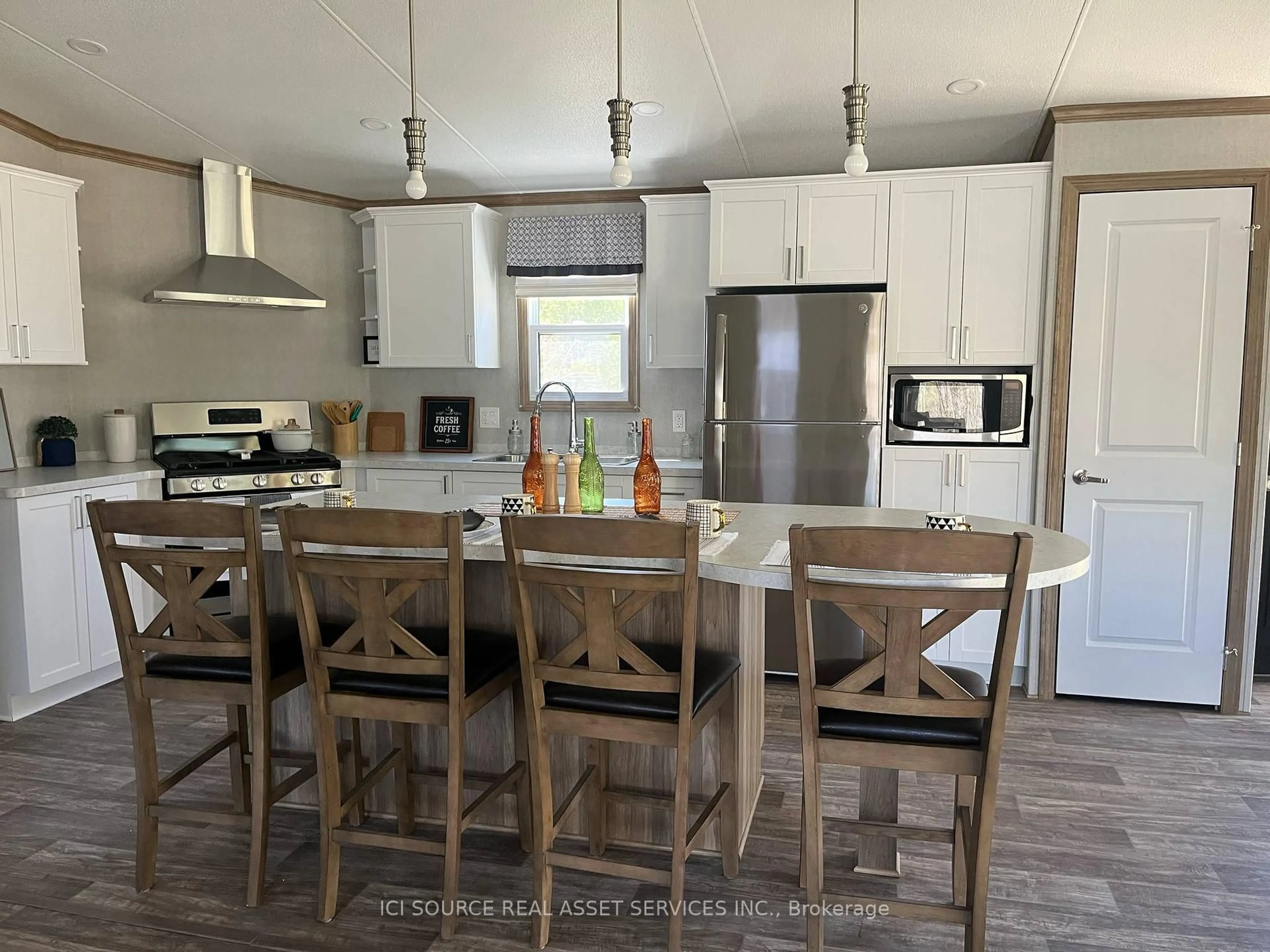 Open concept kitchen, wood/laminate floor for 1047 Bonnie Lake Camp Rd #LKR023, Bracebridge Ontario P1L 1W9