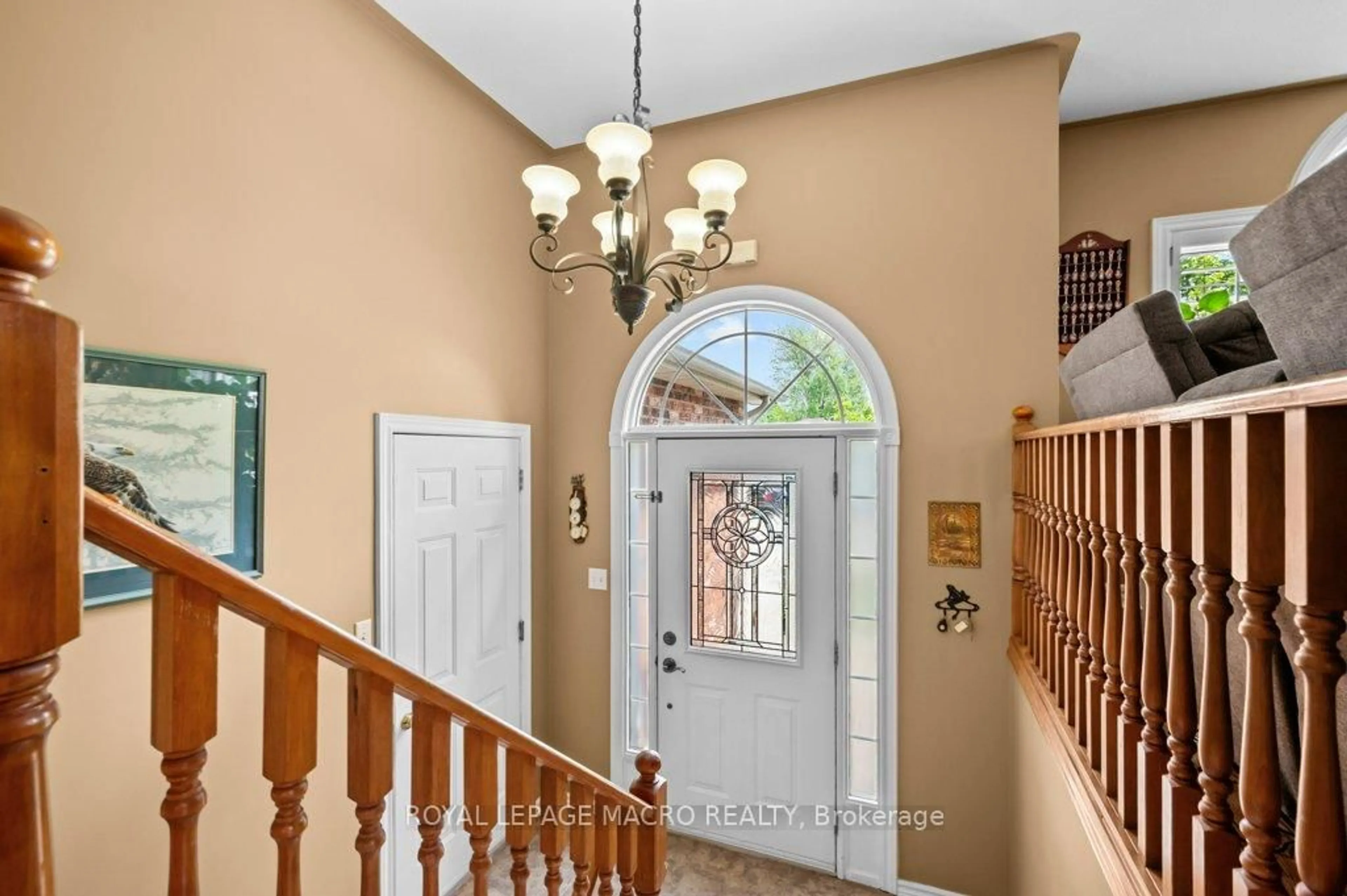 Indoor entryway for 25 Hyslop Dr, Haldimand Ontario N3W 2L2