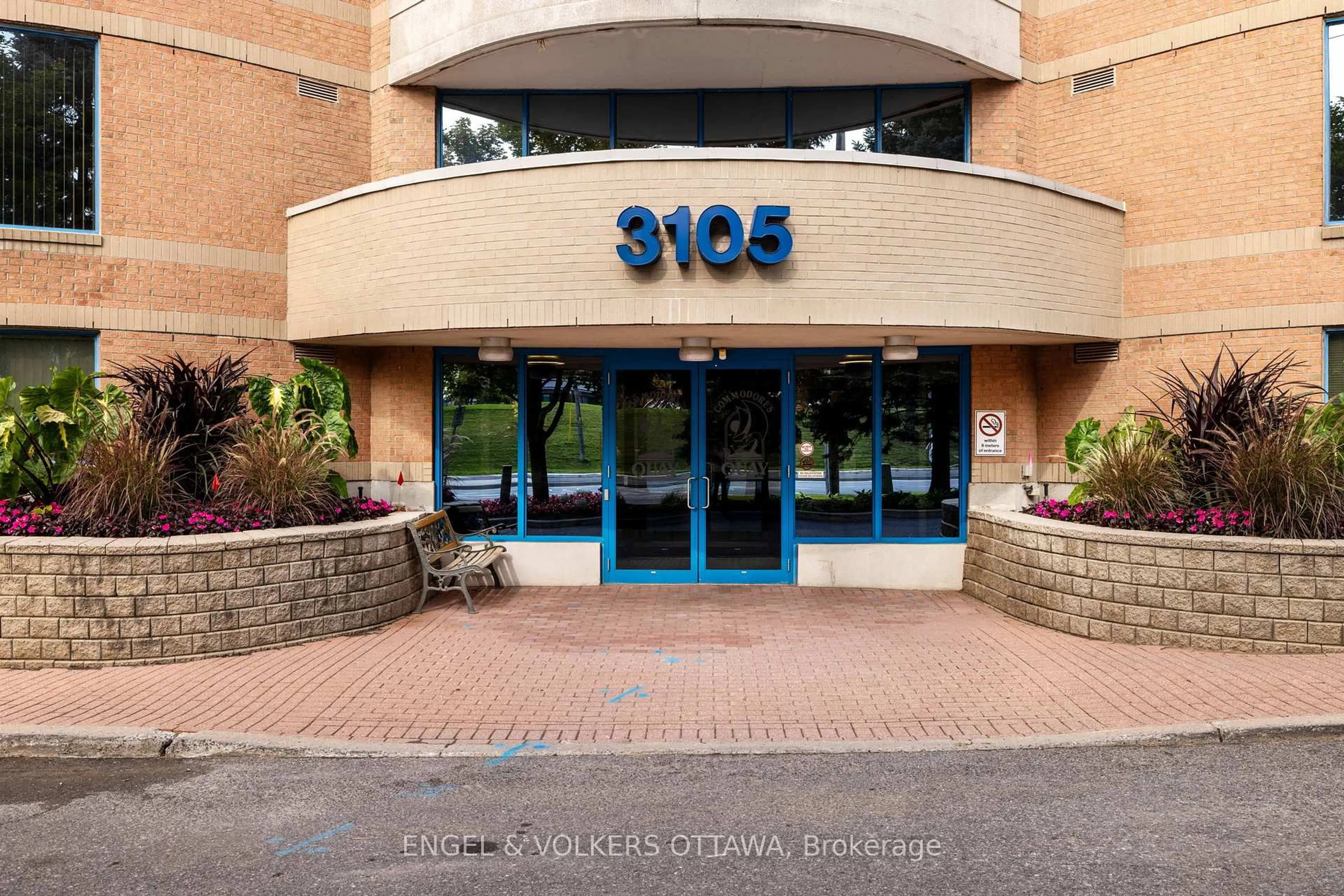 Indoor foyer for 3105 Carling Ave #305, Ottawa Ontario K2H 5A6