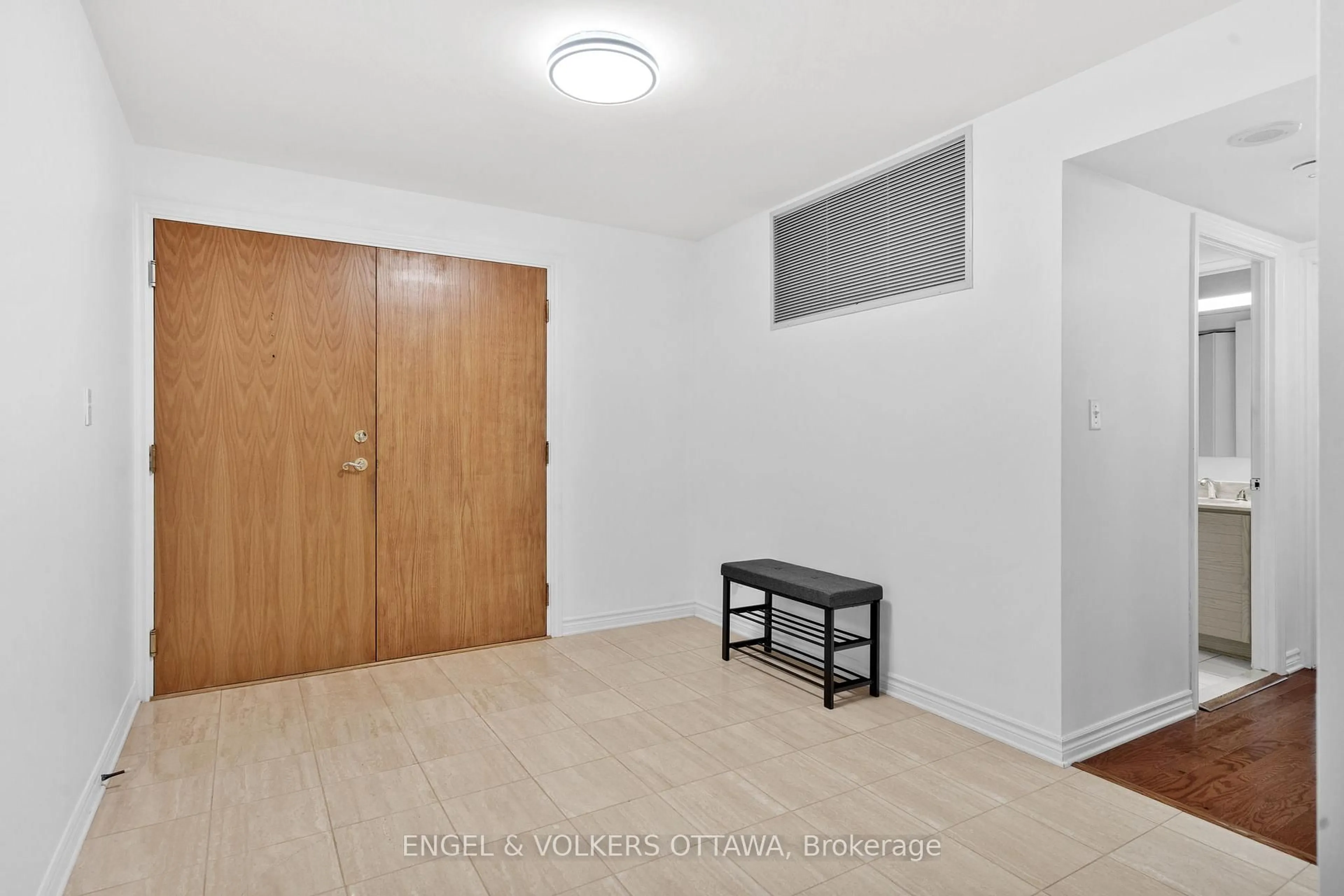 Indoor entryway for 3105 Carling Ave #305, Ottawa Ontario K2H 5A6