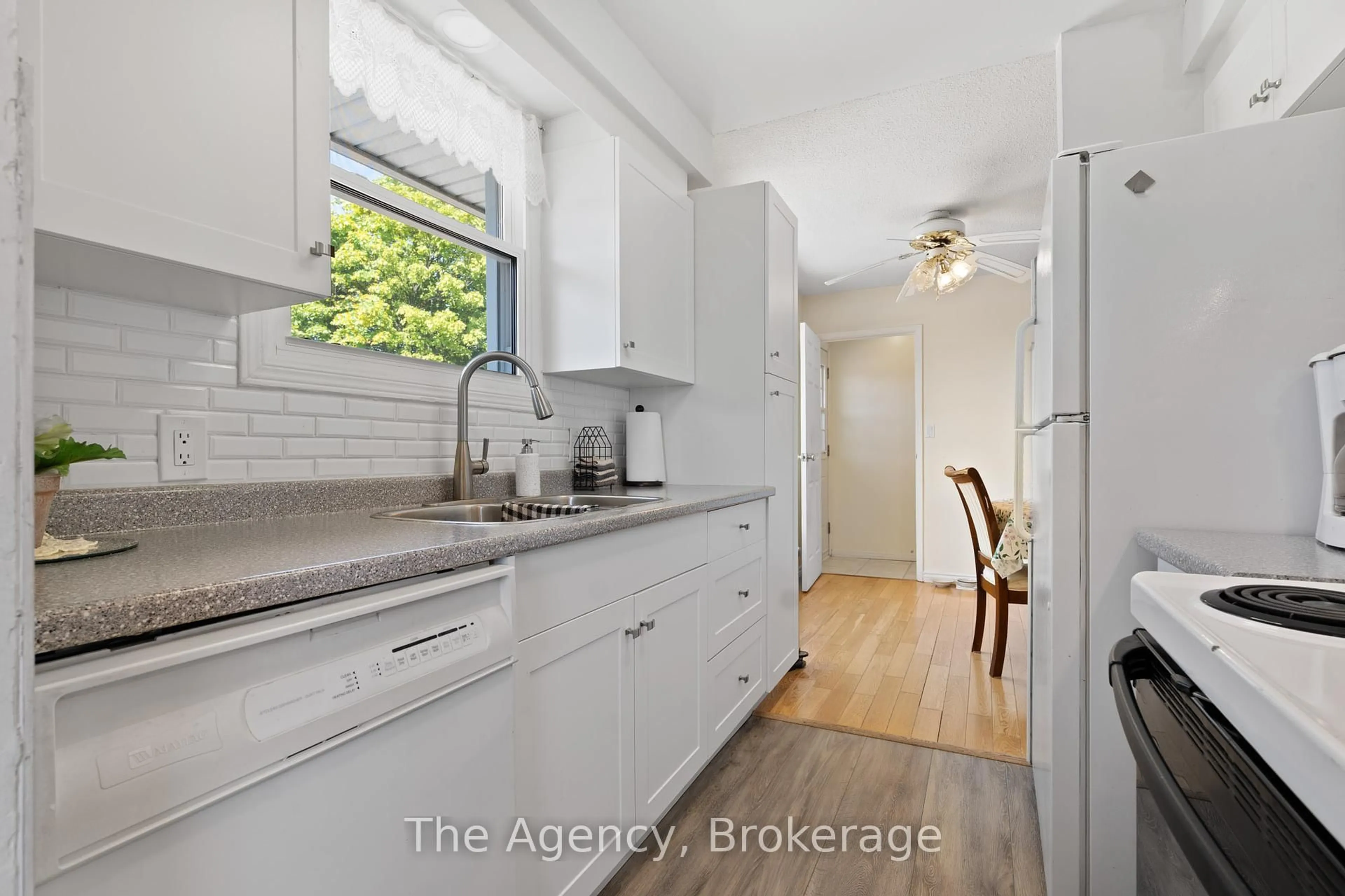 Standard kitchen, unknown for 21 Loraine Dr, St. Catharines Ontario L2P 3N9