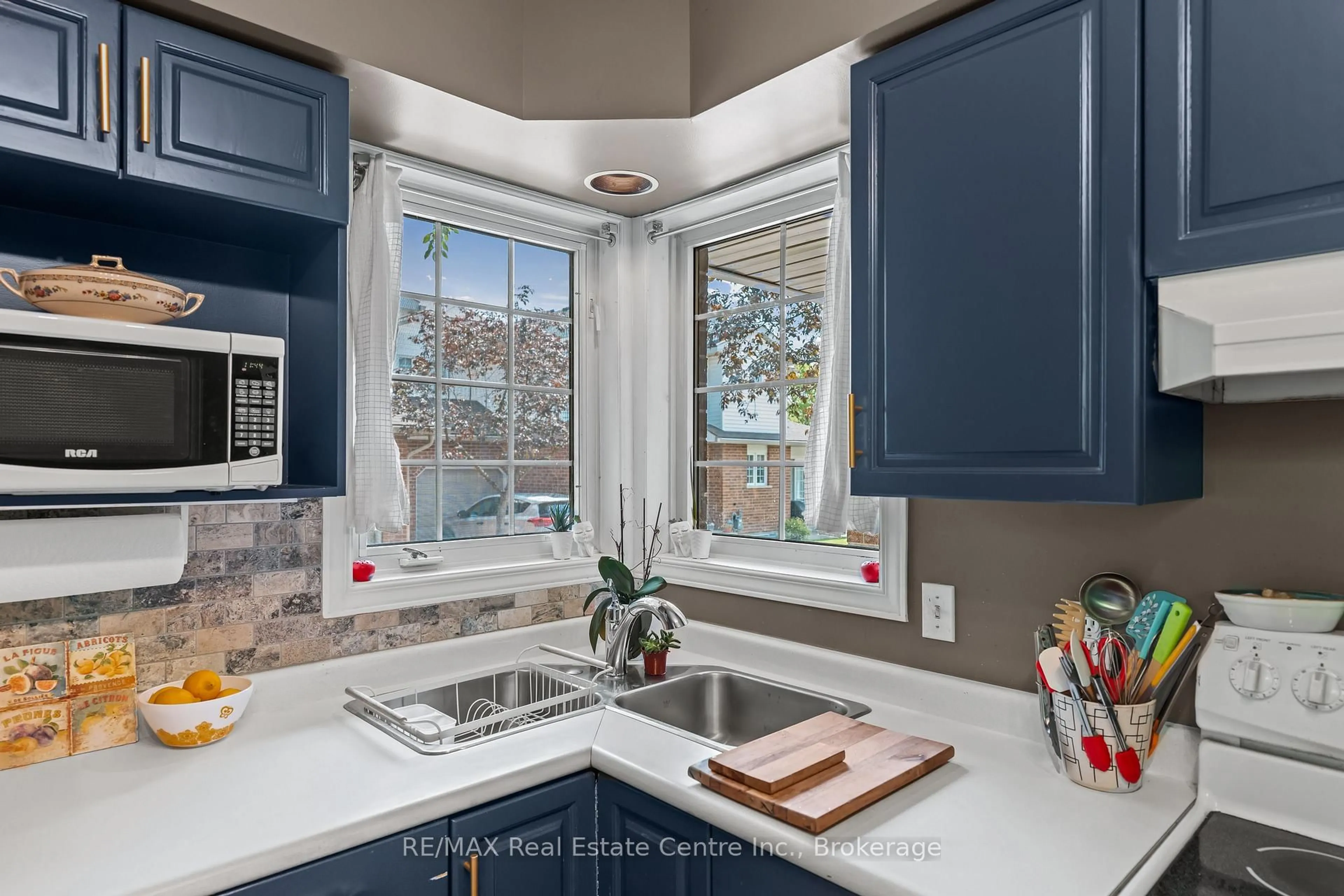 Open concept kitchen, ceramic/tile floor for 229 Baker St #10, Waterloo Ontario N2T 2R4