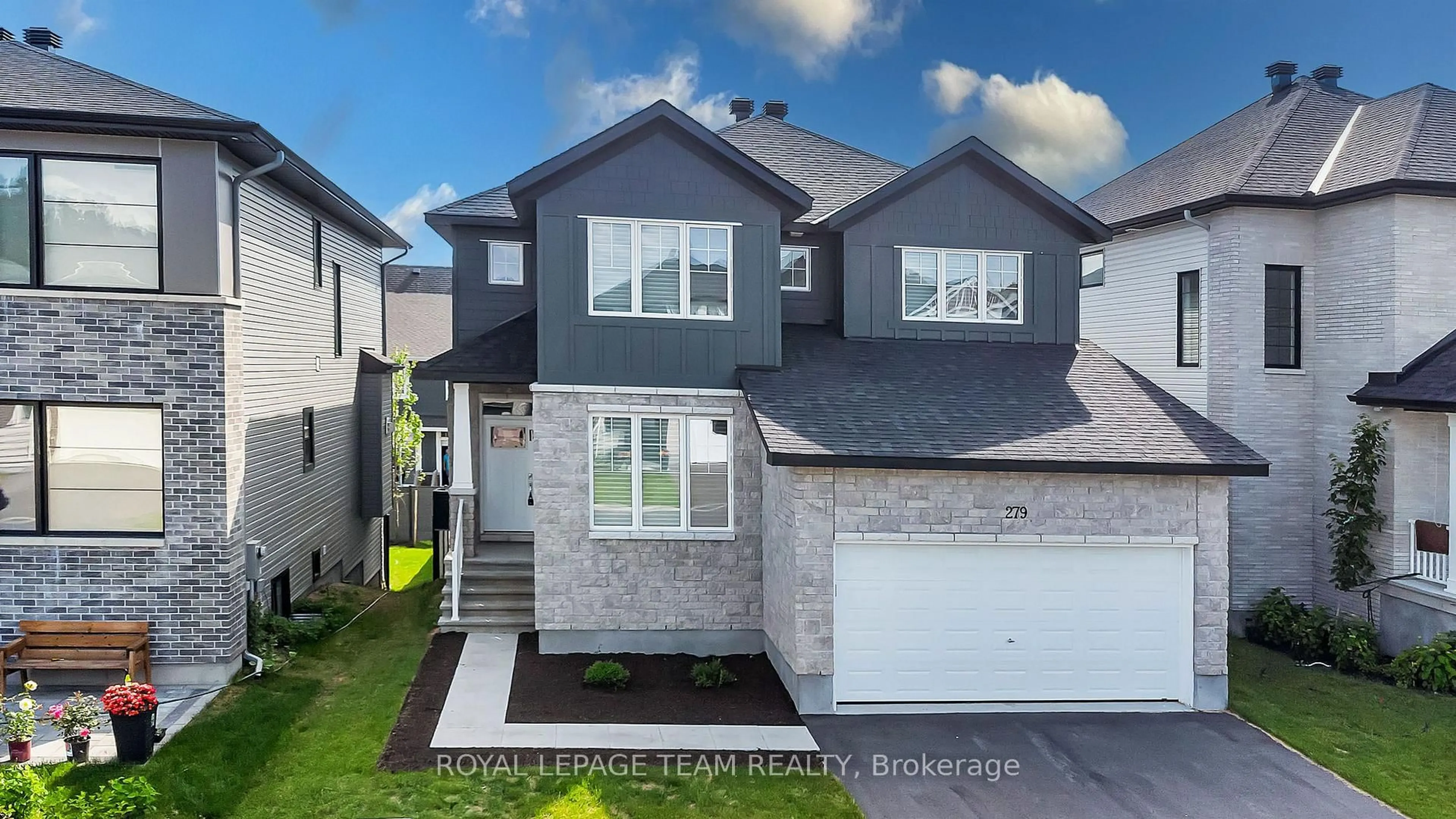 Home with vinyl exterior material, street for 279 Ketchikan Cres, Kanata Ontario K2T 0S2