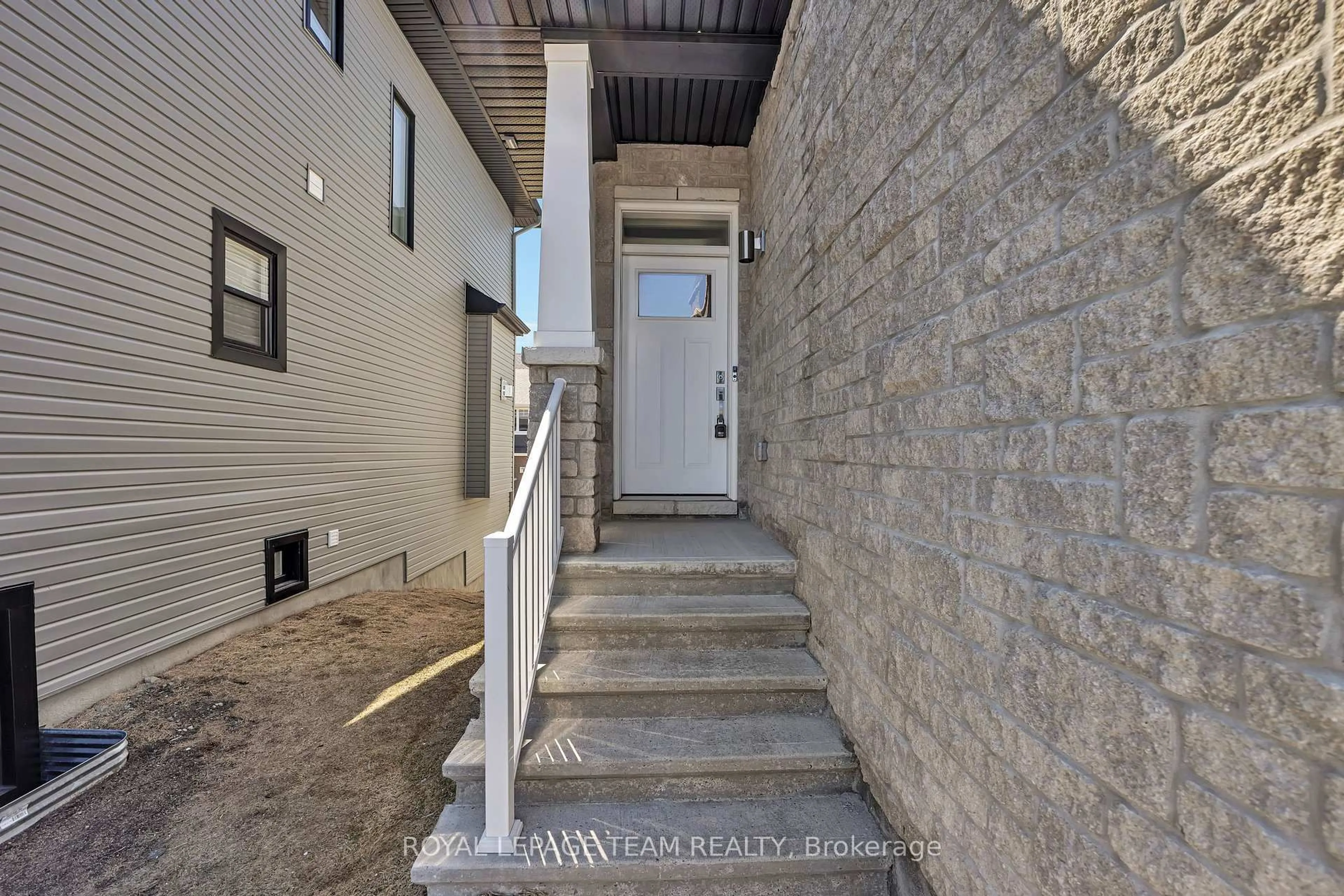 Stairs for 279 Ketchikan Cres, Kanata Ontario K2T 0S2