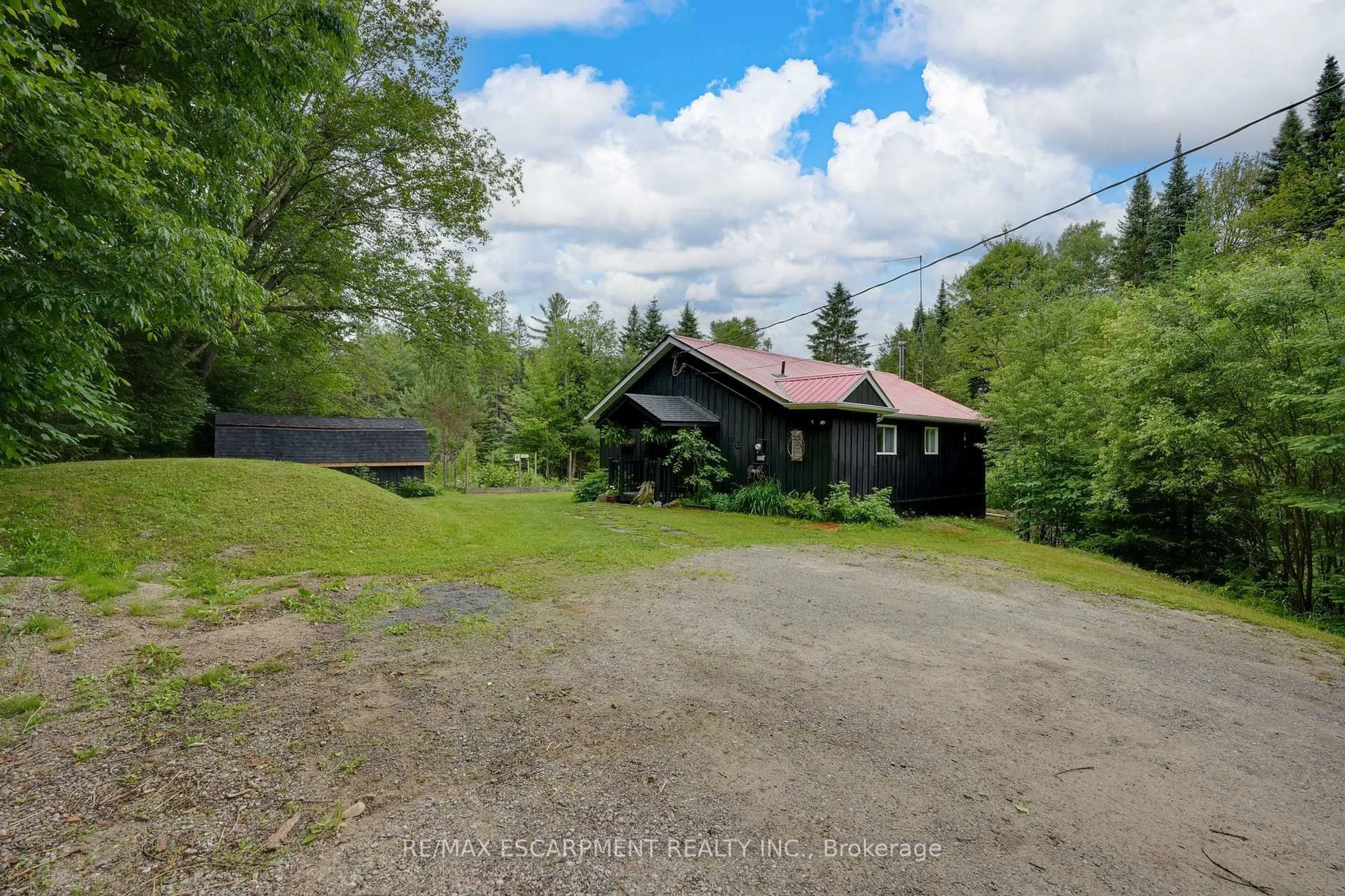 A pic from outside/outdoor area/front of a property/back of a property/a pic from drone, unknown for 223 Laneige Ave, Huntsville Ontario P0B 1L0