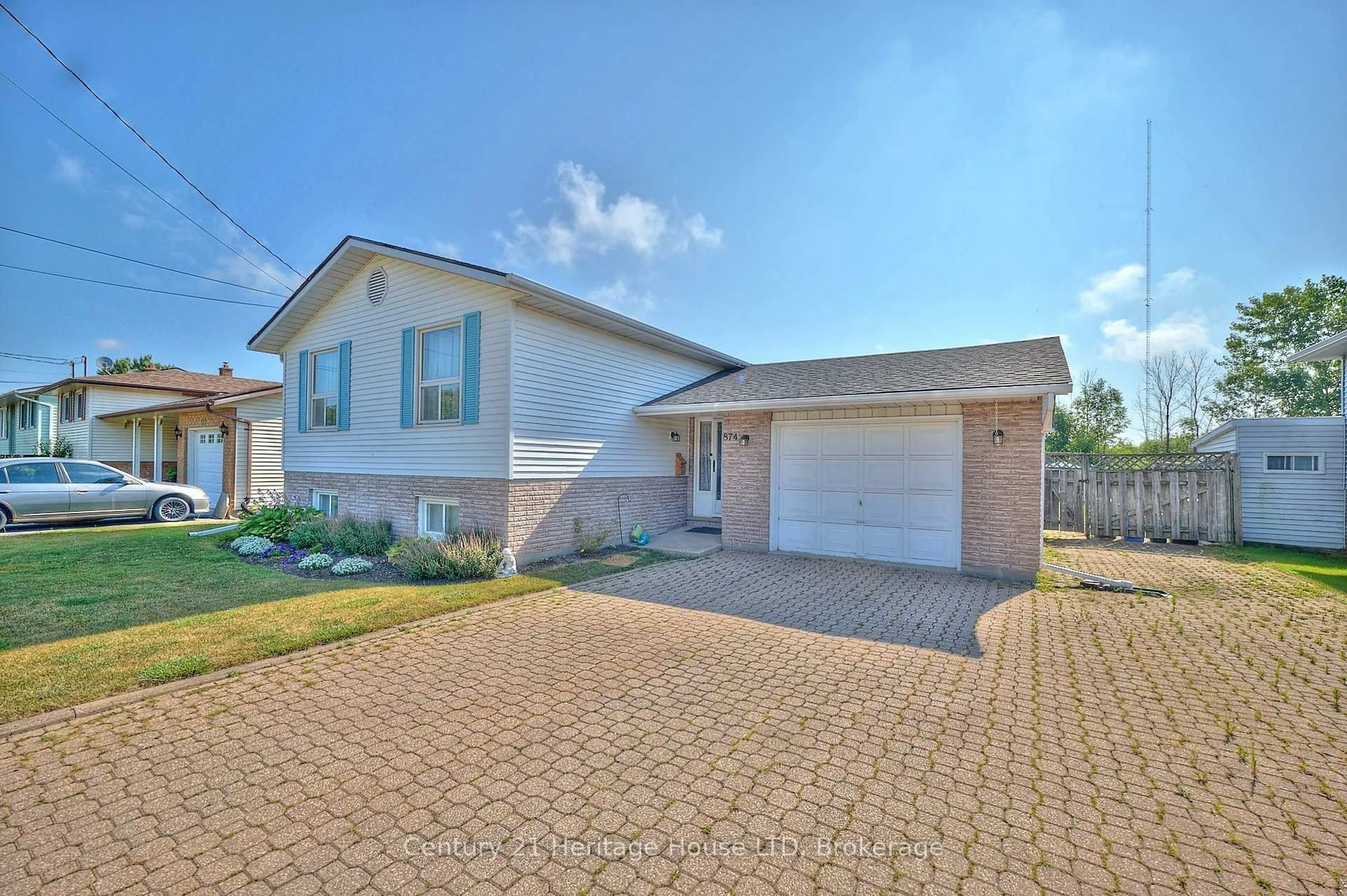 Home with vinyl exterior material, street for 874 Crescent Rd, Fort Erie Ontario L2A 4R4
