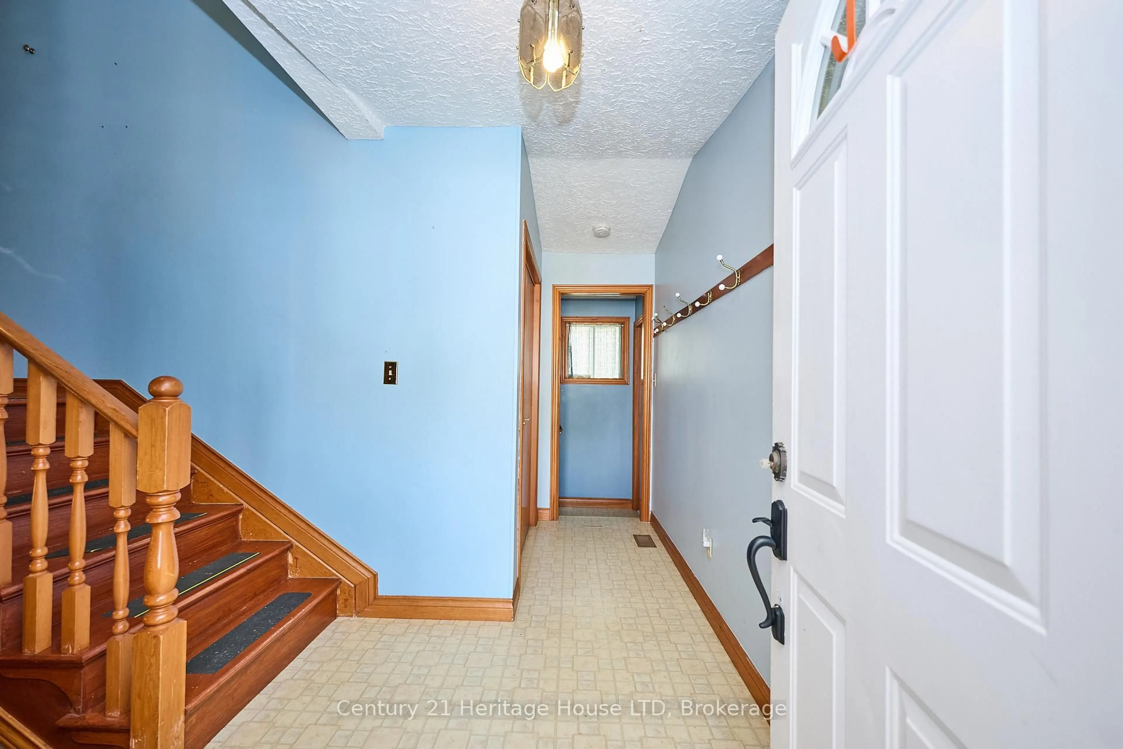 Indoor entryway for 874 Crescent Rd, Fort Erie Ontario L2A 4R4