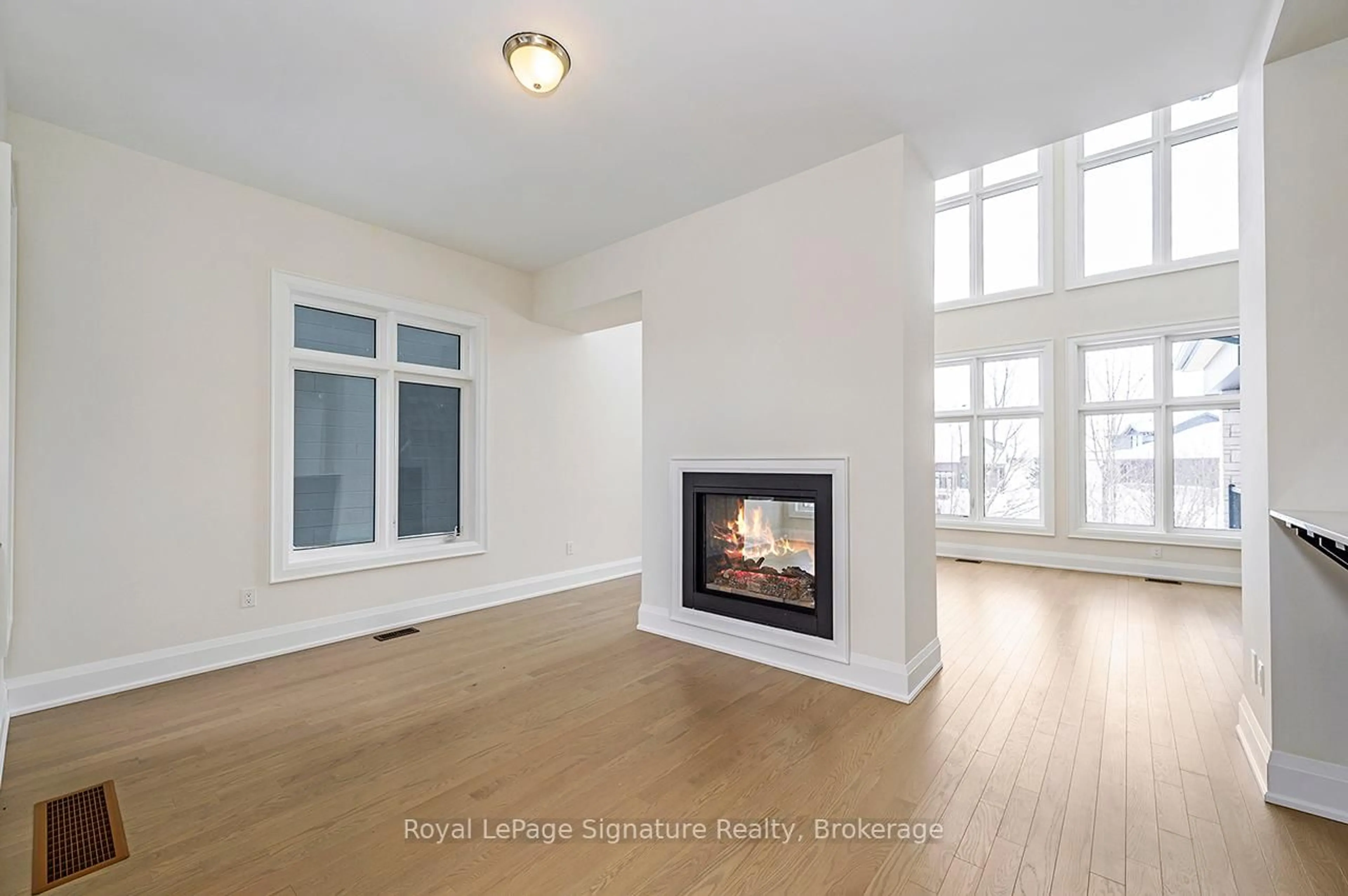 Living room with furniture, wood/laminate floor for 113 Clement Lane, Blue Mountains Ontario N0H 1J0