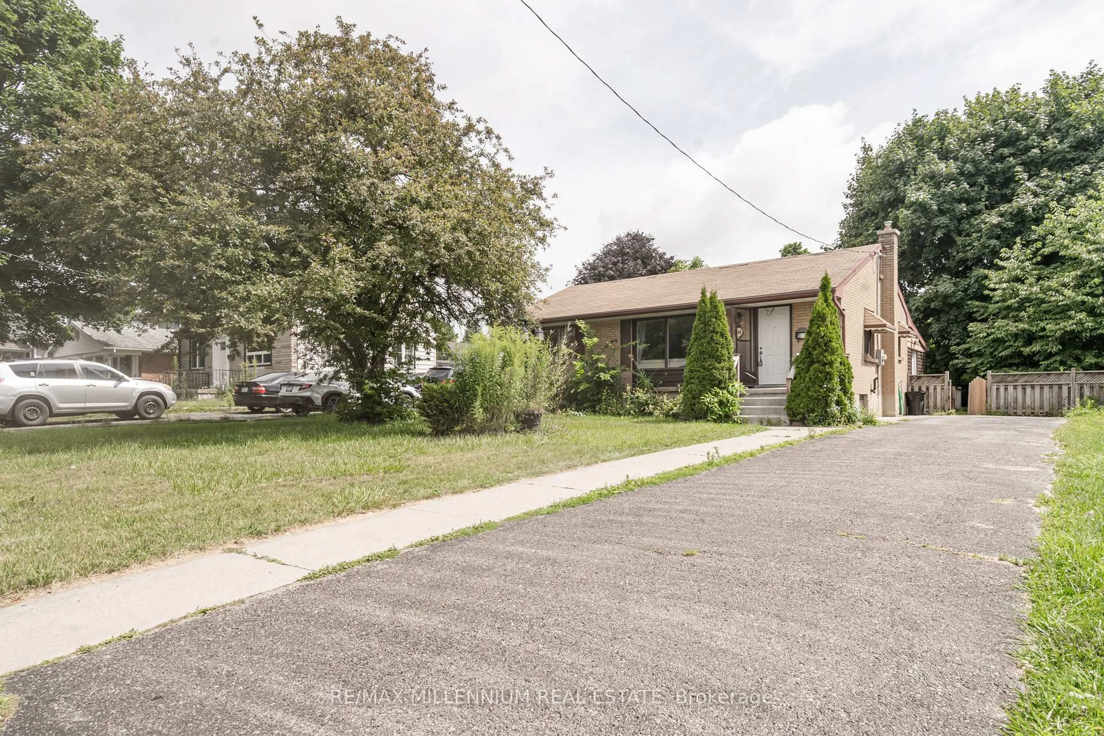 Unknown for 348 Winnipeg Blvd, London East Ontario N5W 4V2