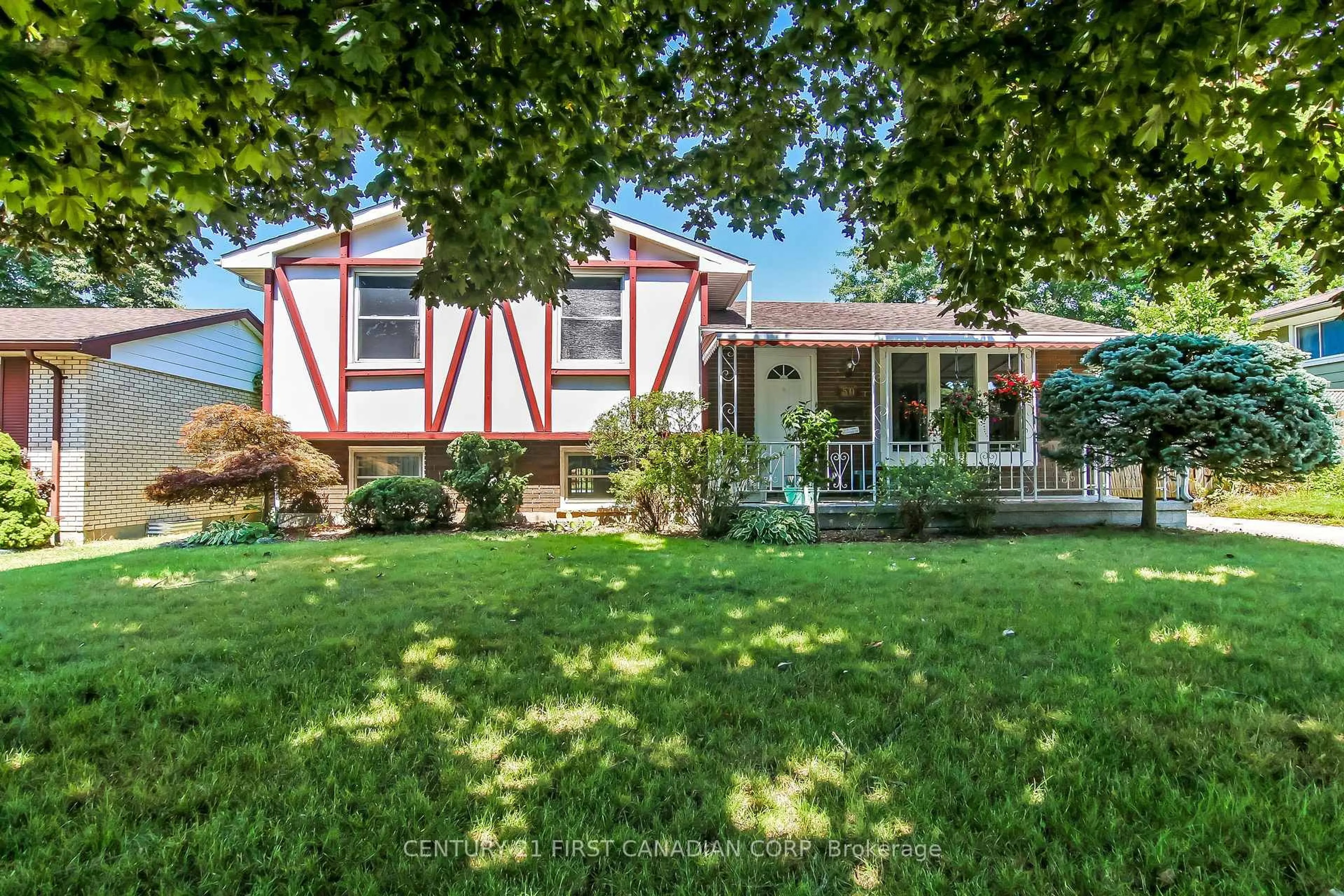 A pic from outside/outdoor area/front of a property/back of a property/a pic from drone, street for 50 Airey Ave, St. Thomas Ontario N5R 1C9