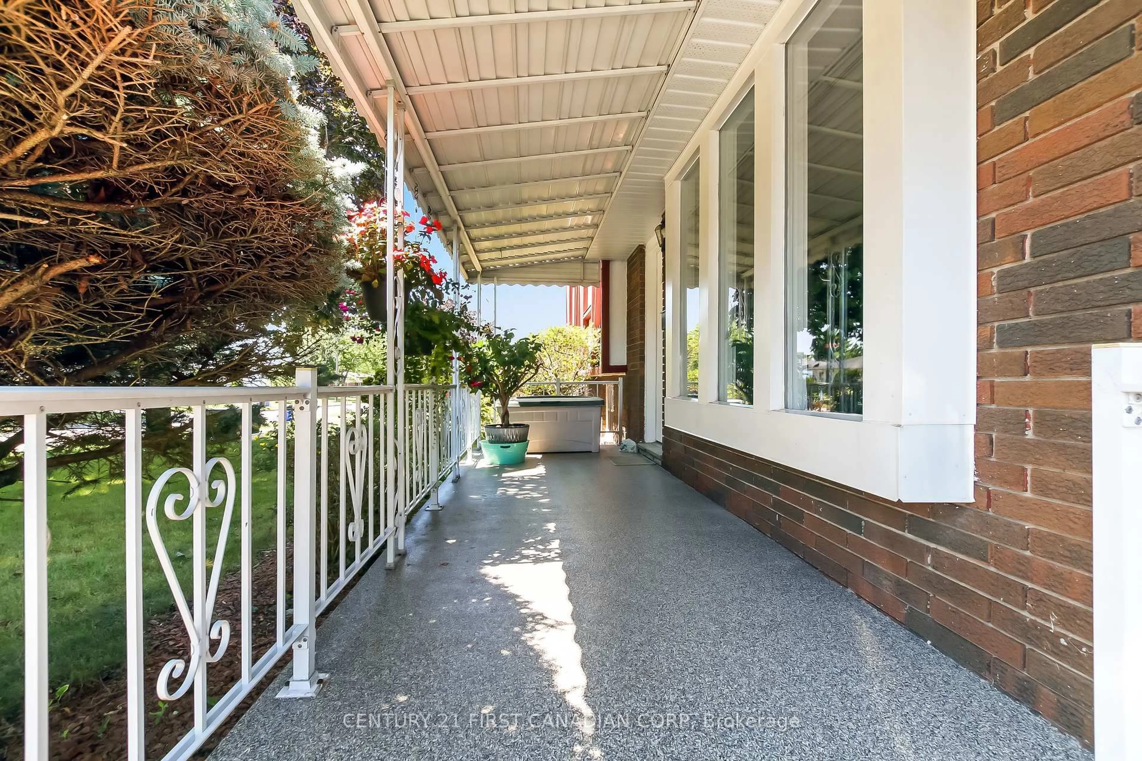 Patio, street for 50 Airey Ave, St. Thomas Ontario N5R 1C9