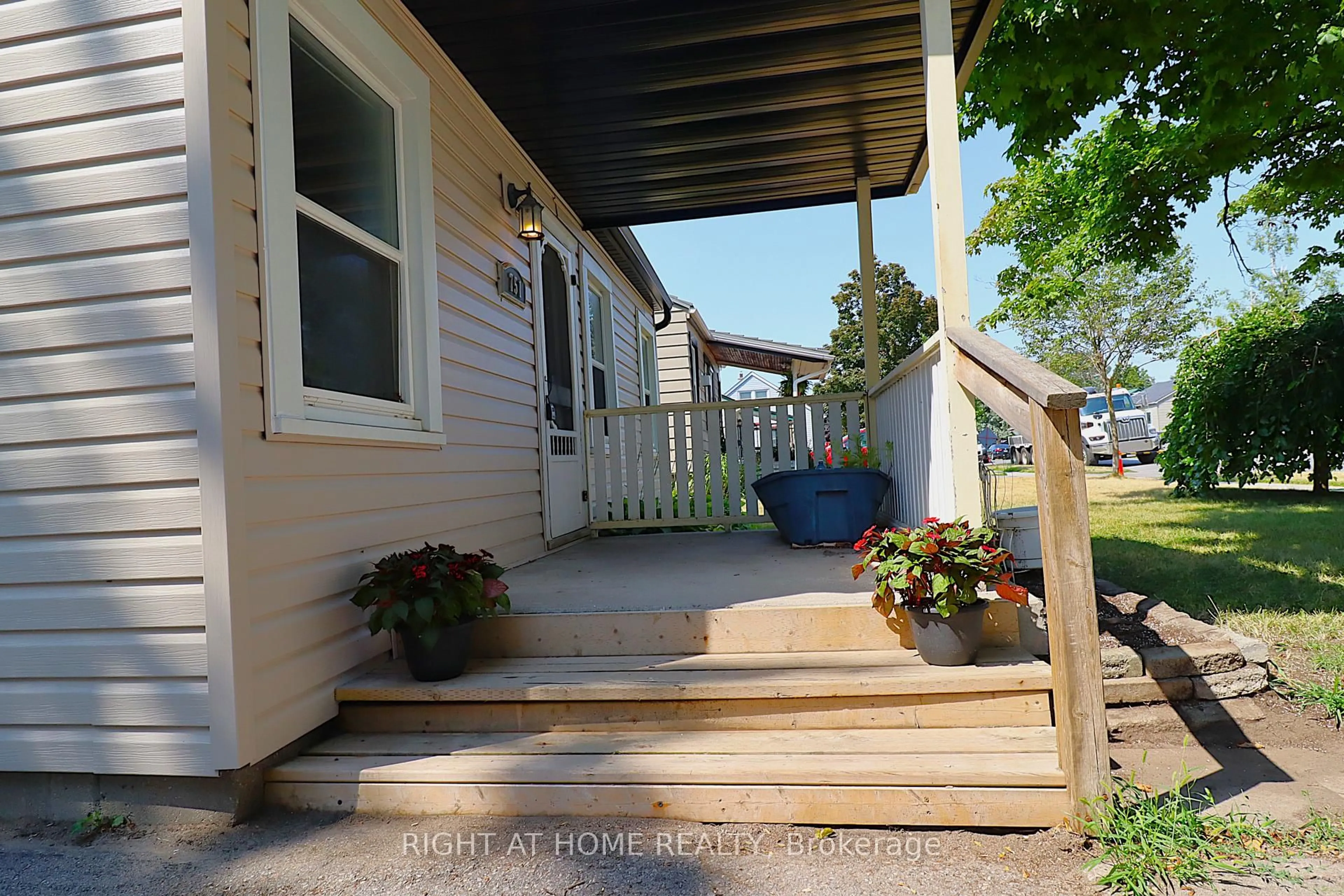 Patio, street for 751 St Mary's St, Peterborough Central Ontario K9J 4H1