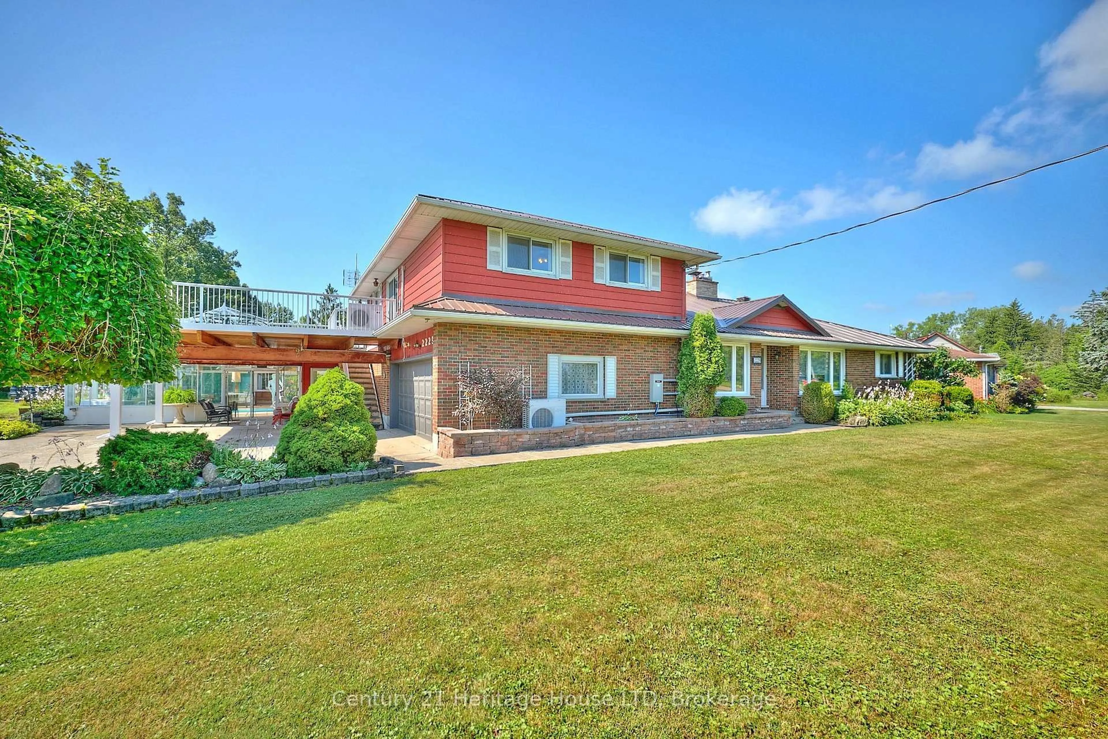 A pic from outside/outdoor area/front of a property/back of a property/a pic from drone, unknown for 2229 Houck Cres, Fort Erie Ontario L2A 5M4