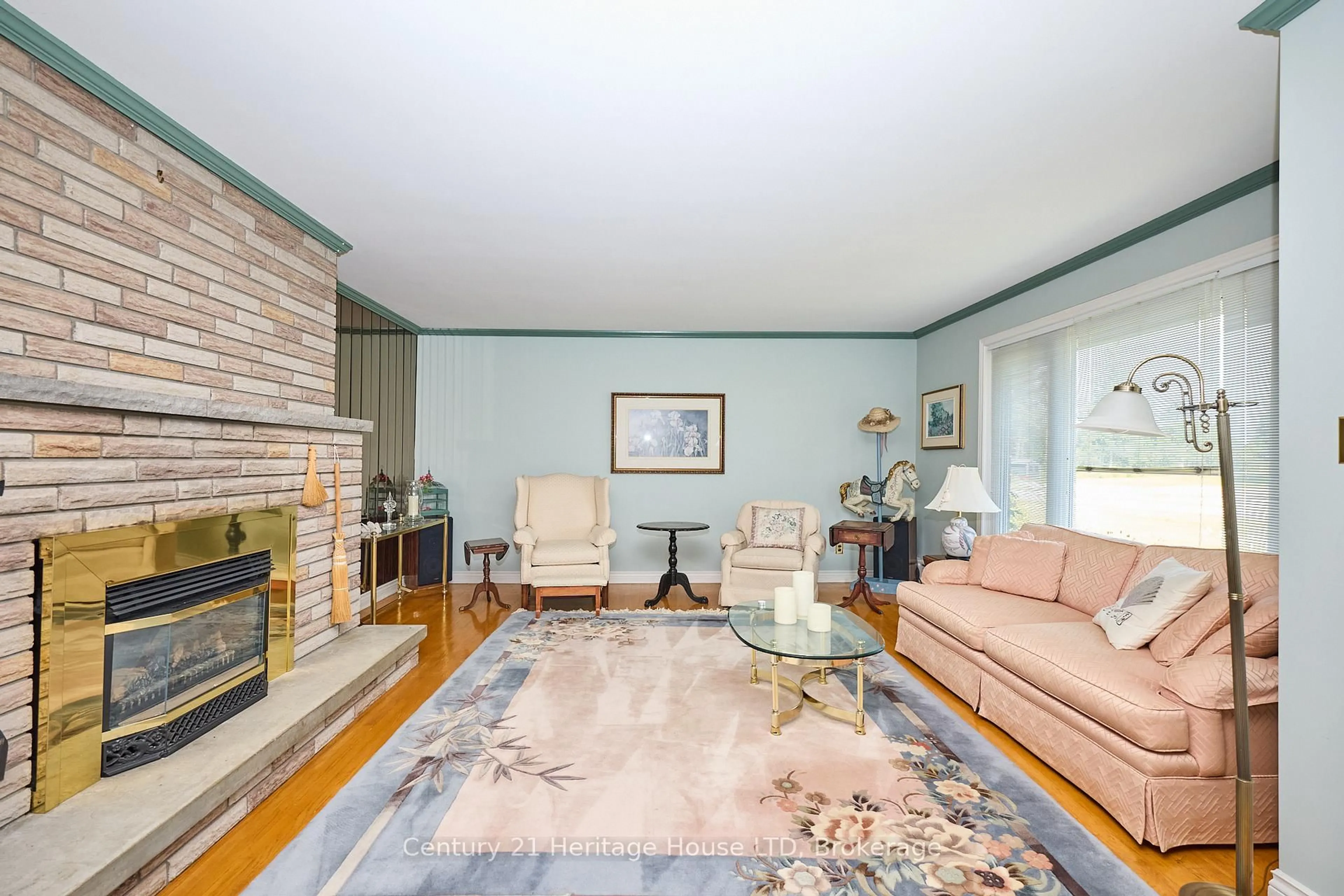 Living room with furniture, unknown for 2229 Houck Cres, Fort Erie Ontario L2A 5M4