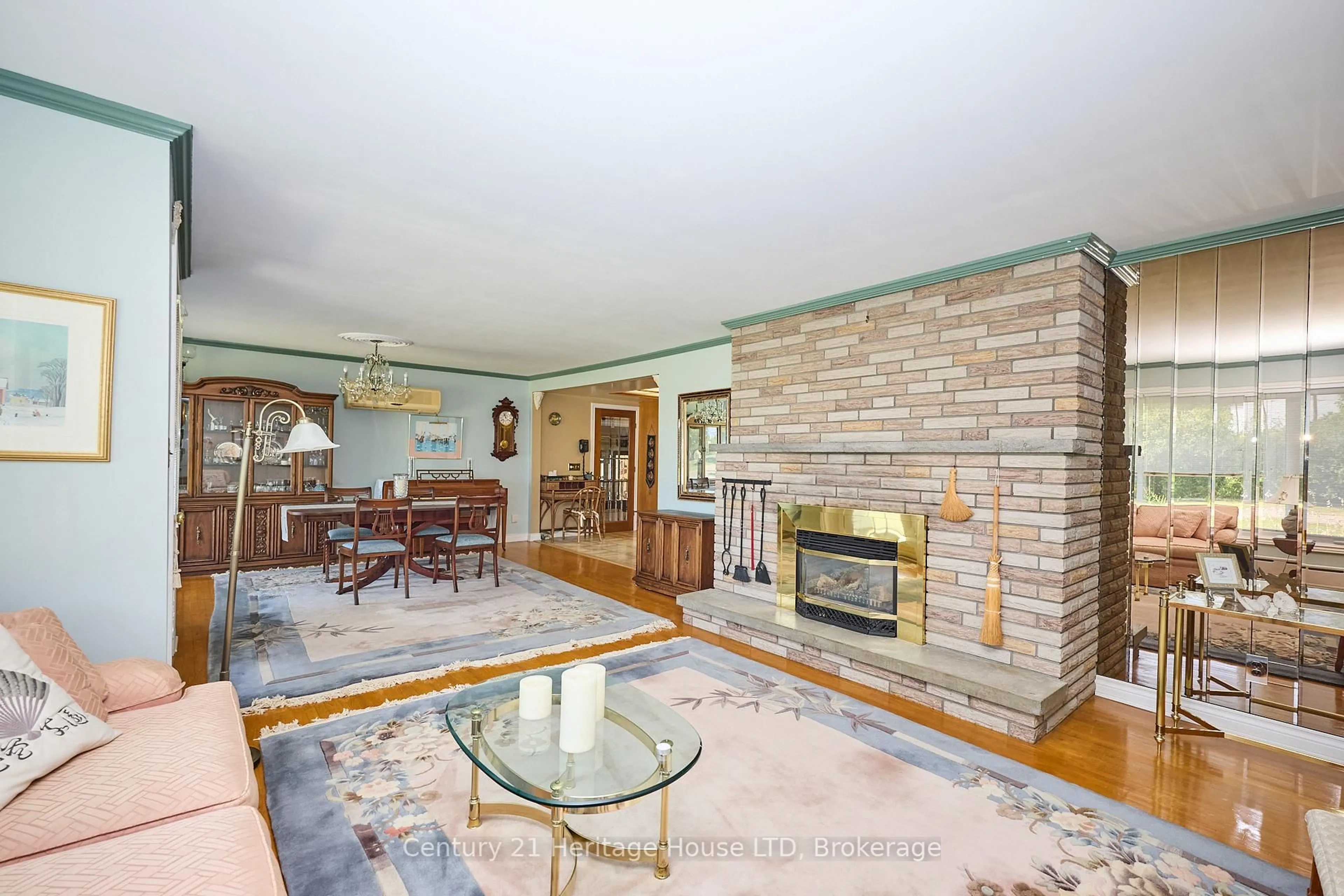 Living room with furniture, ceramic/tile floor for 2229 Houck Cres, Fort Erie Ontario L2A 5M4