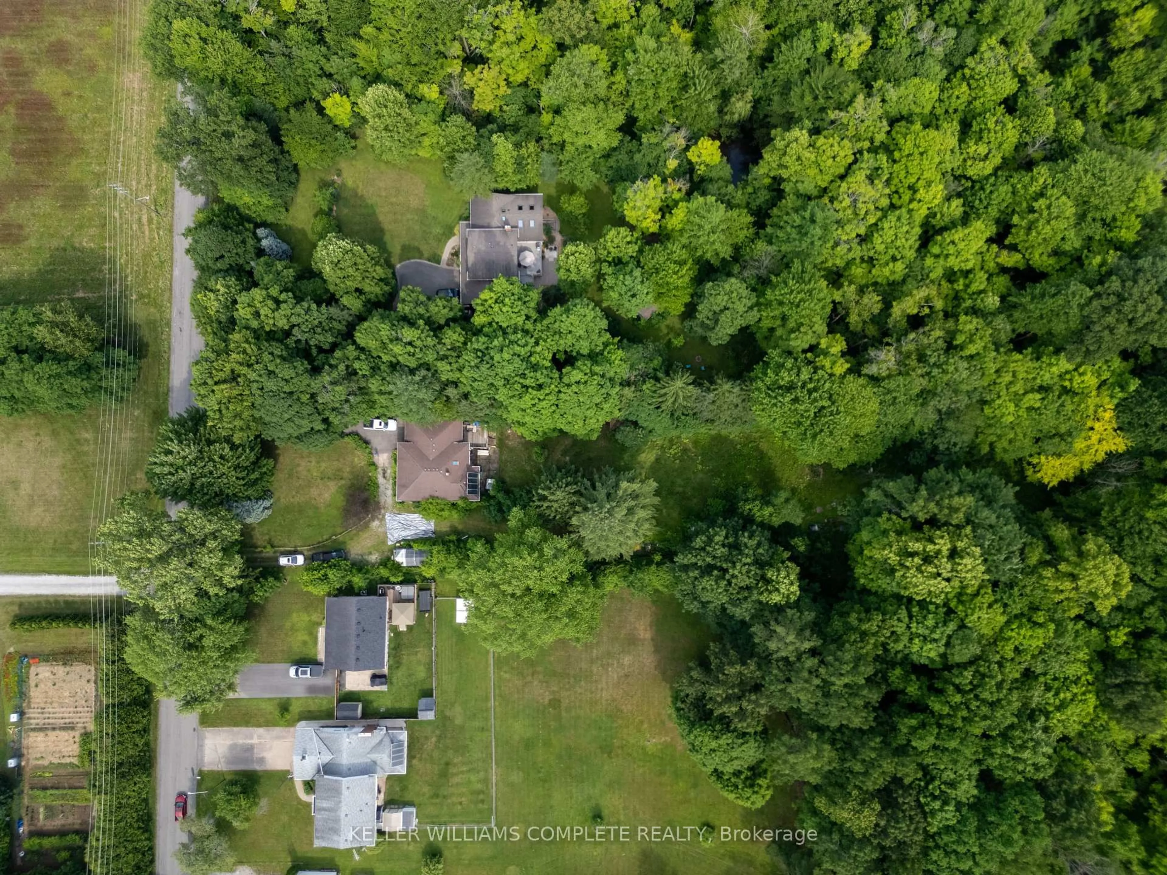 A pic from outside/outdoor area/front of a property/back of a property/a pic from drone, forest/trees view for 150 MERRITT Rd, Pelham Ontario L3B 5N5