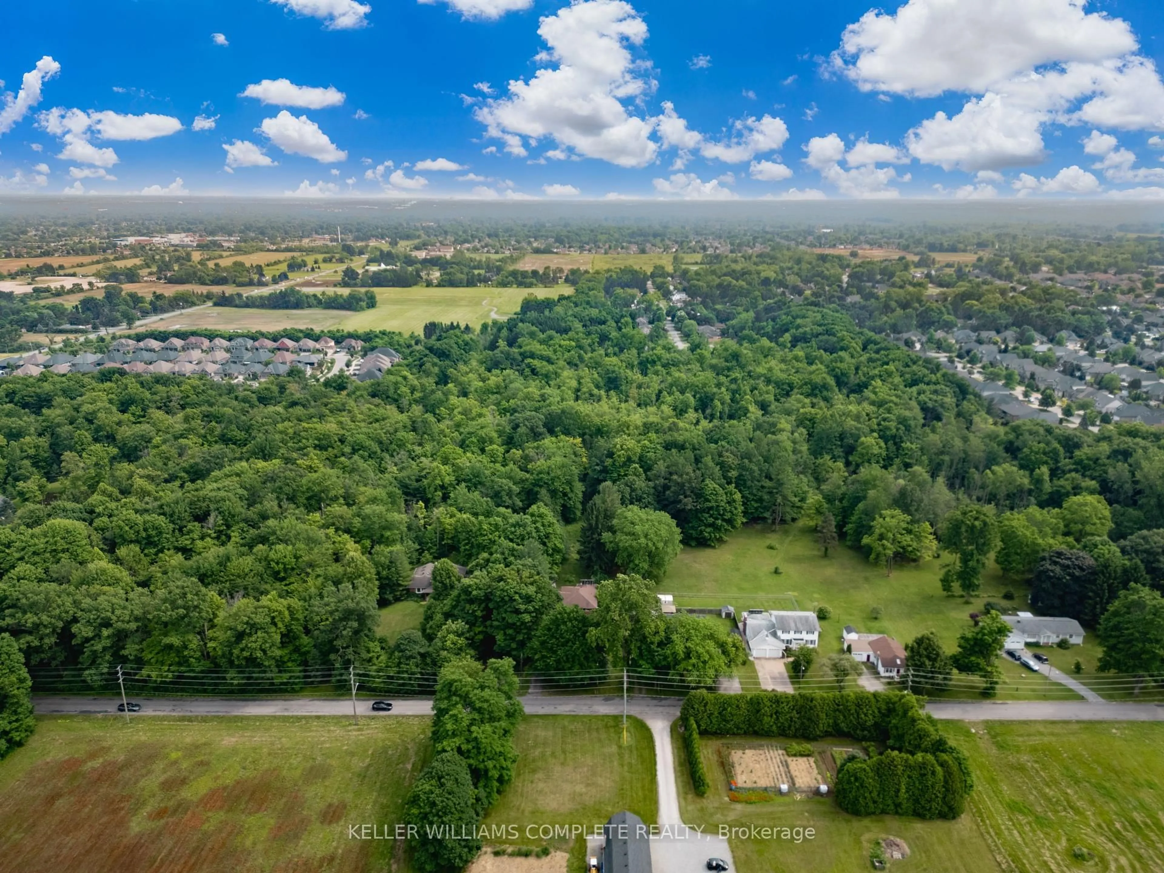A pic from outside/outdoor area/front of a property/back of a property/a pic from drone, unknown for 150 MERRITT Rd, Pelham Ontario L3B 5N5