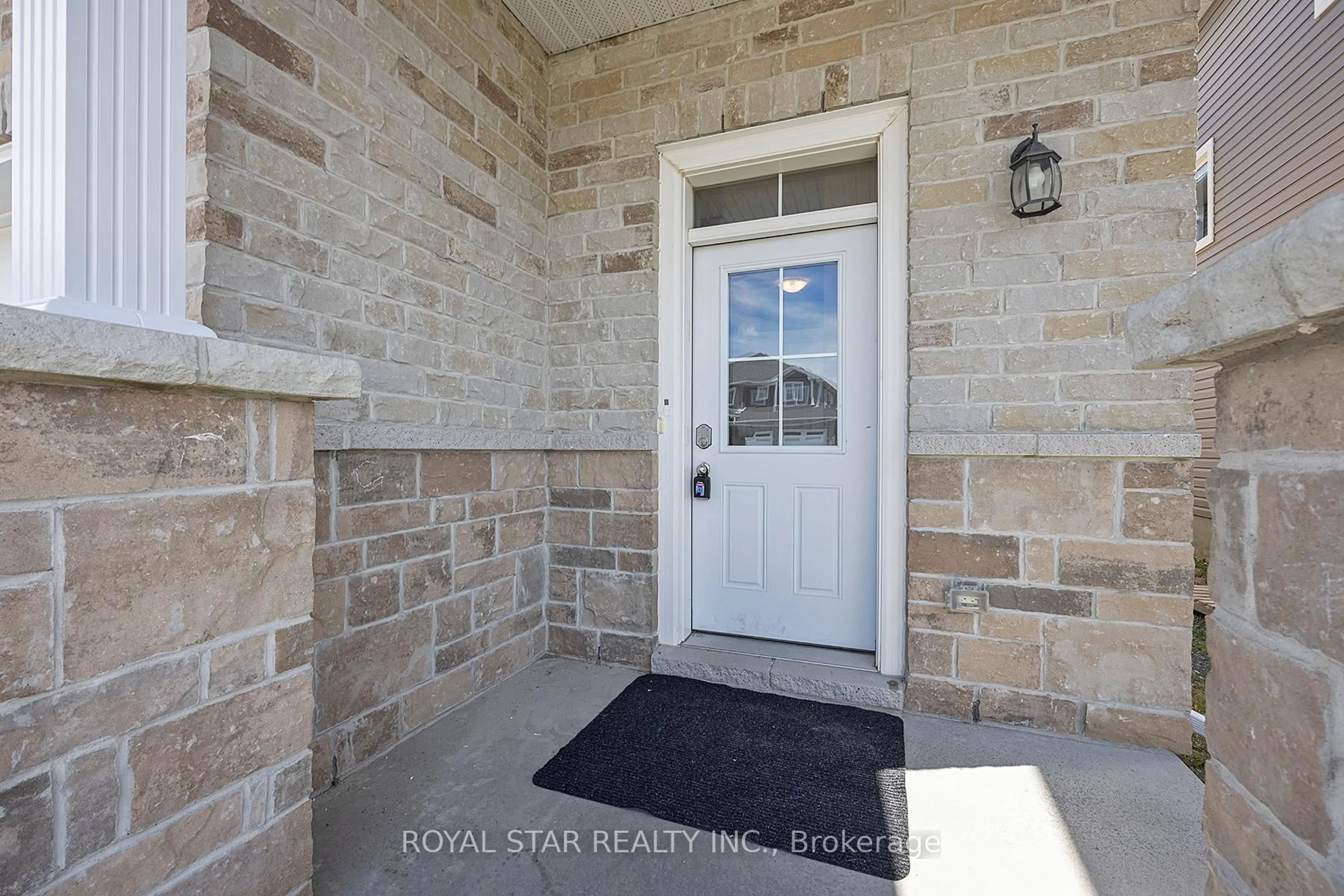 Indoor entryway for 498 Beth Cres, Kingston Ontario K7P 0K9
