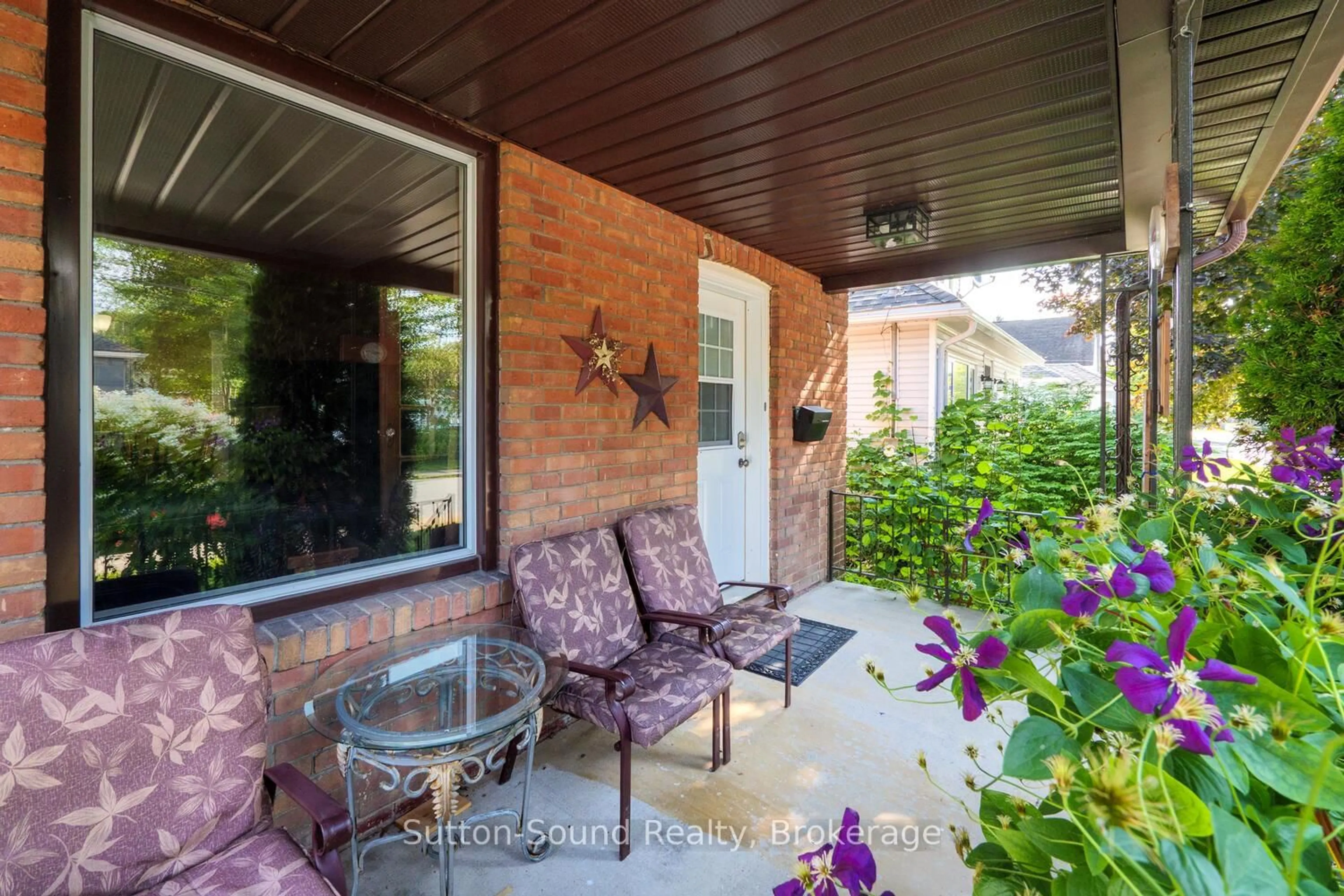 Patio, street for 558 13th A St, Owen Sound Ontario N4K 3X1