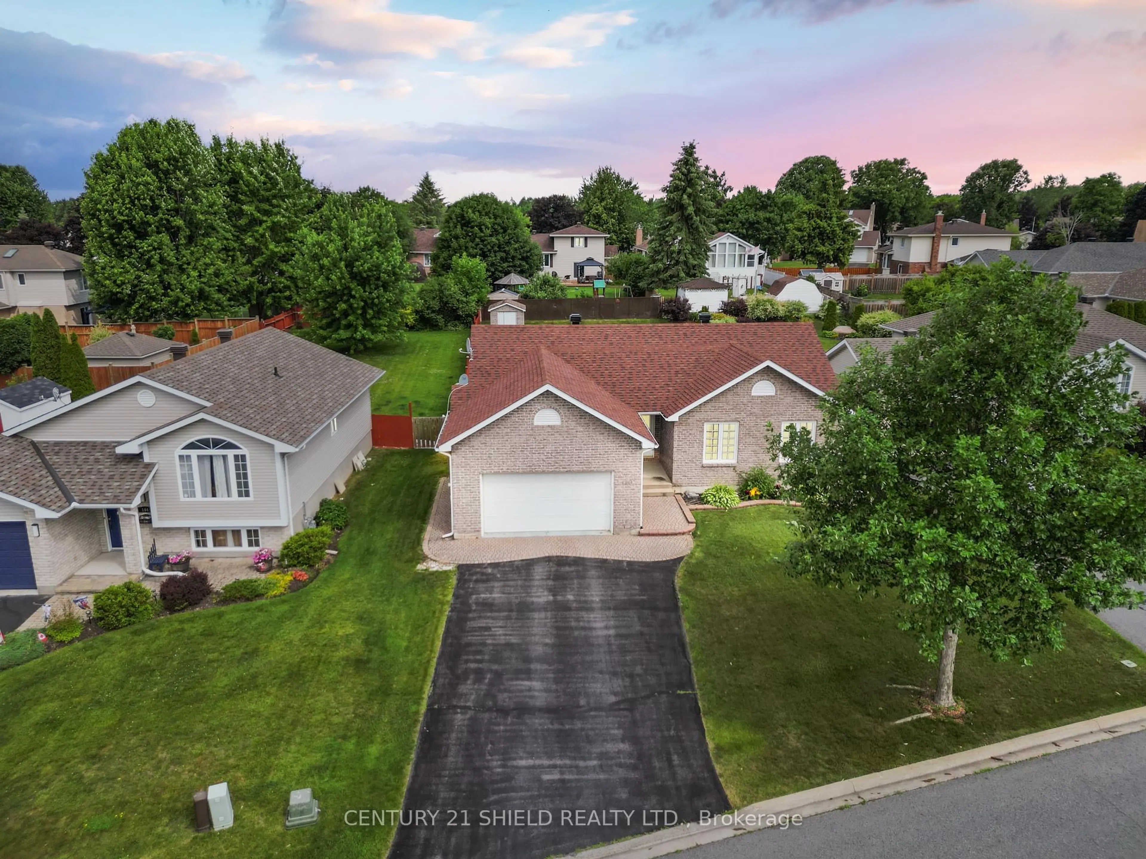 A pic from outside/outdoor area/front of a property/back of a property/a pic from drone, street for 140 Markell Cres, Cornwall Ontario K6H 6X2