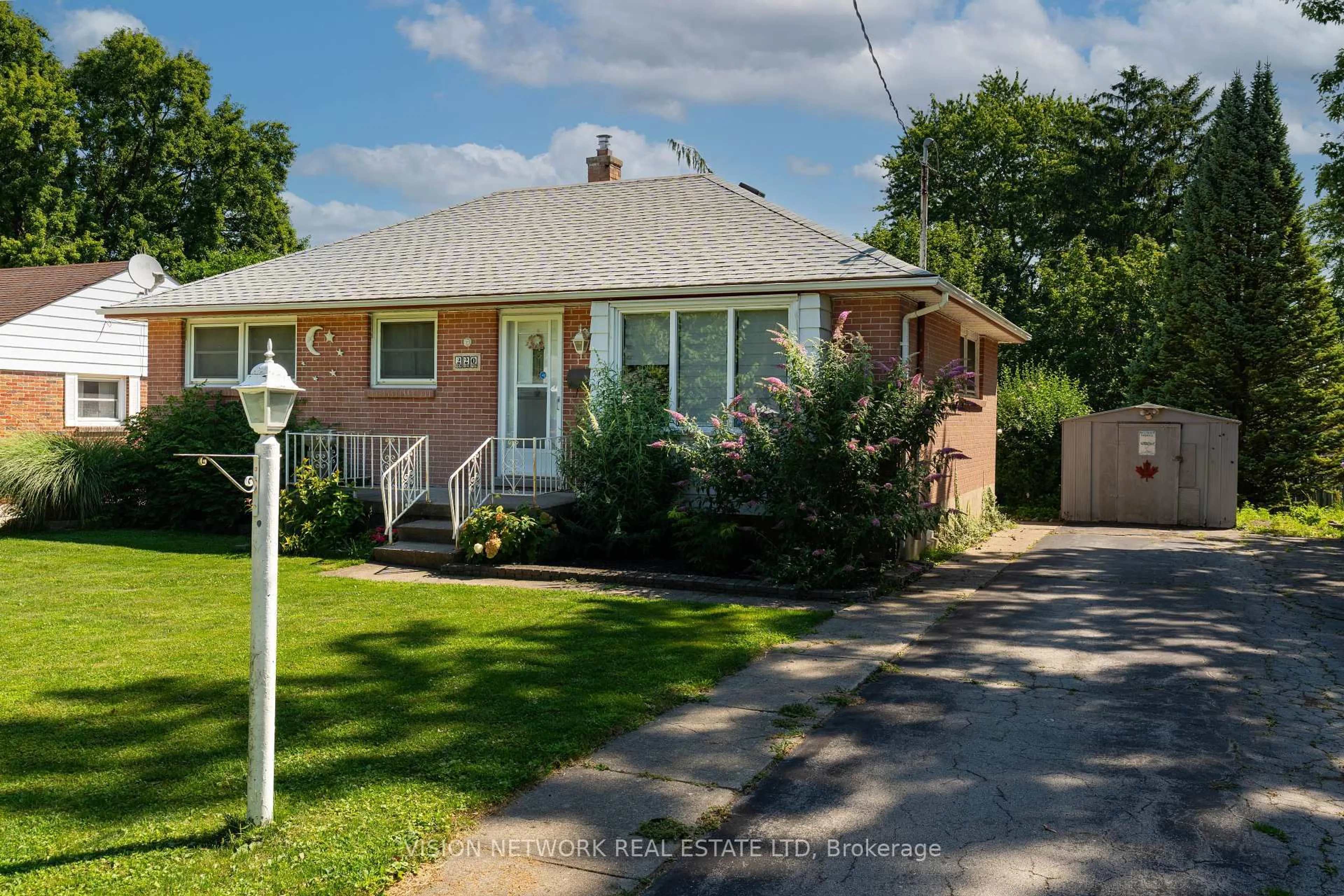 Unknown for 220 Trowbridge Ave, London South Ontario N6J 3M3