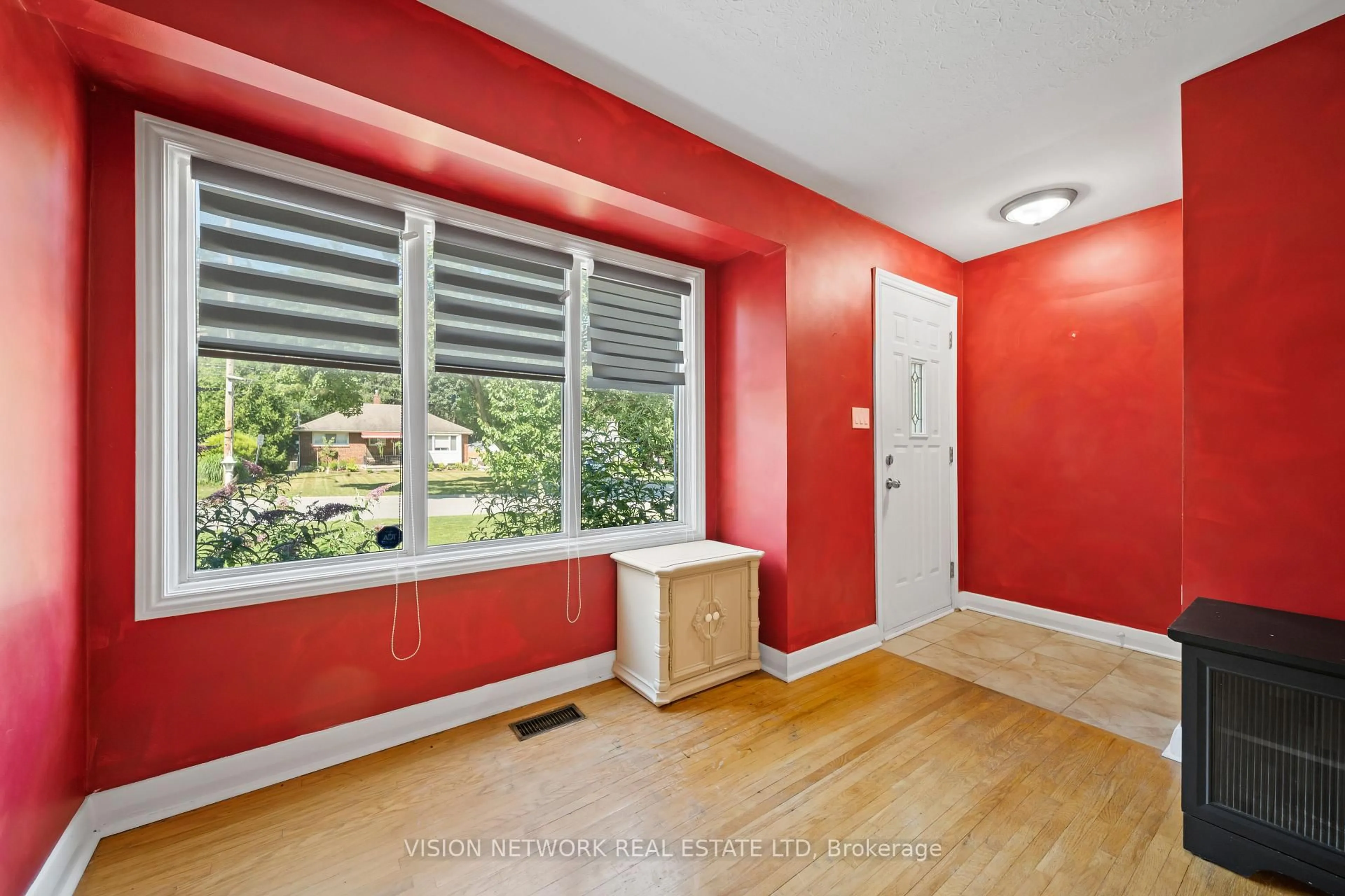 Indoor entryway for 220 Trowbridge Ave, London South Ontario N6J 3M3