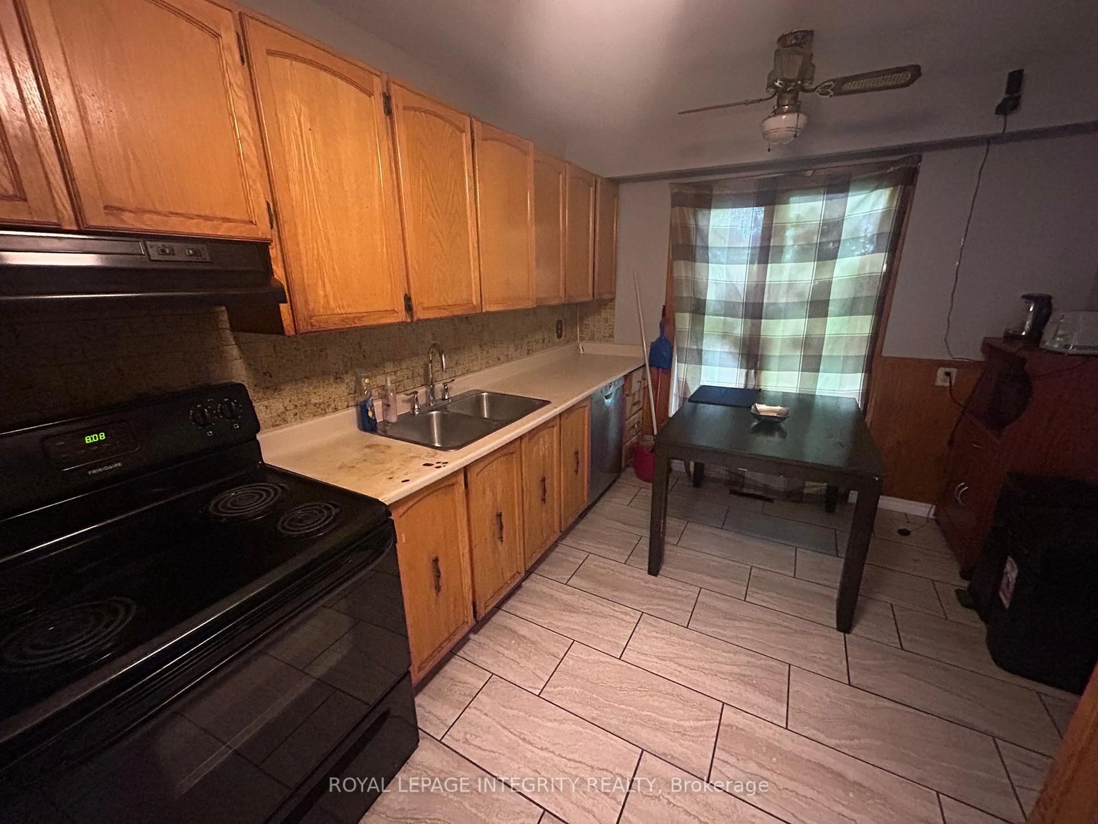 Standard kitchen, unknown for 1138 Alenmede Cres, Ottawa Ontario K2B 8H3
