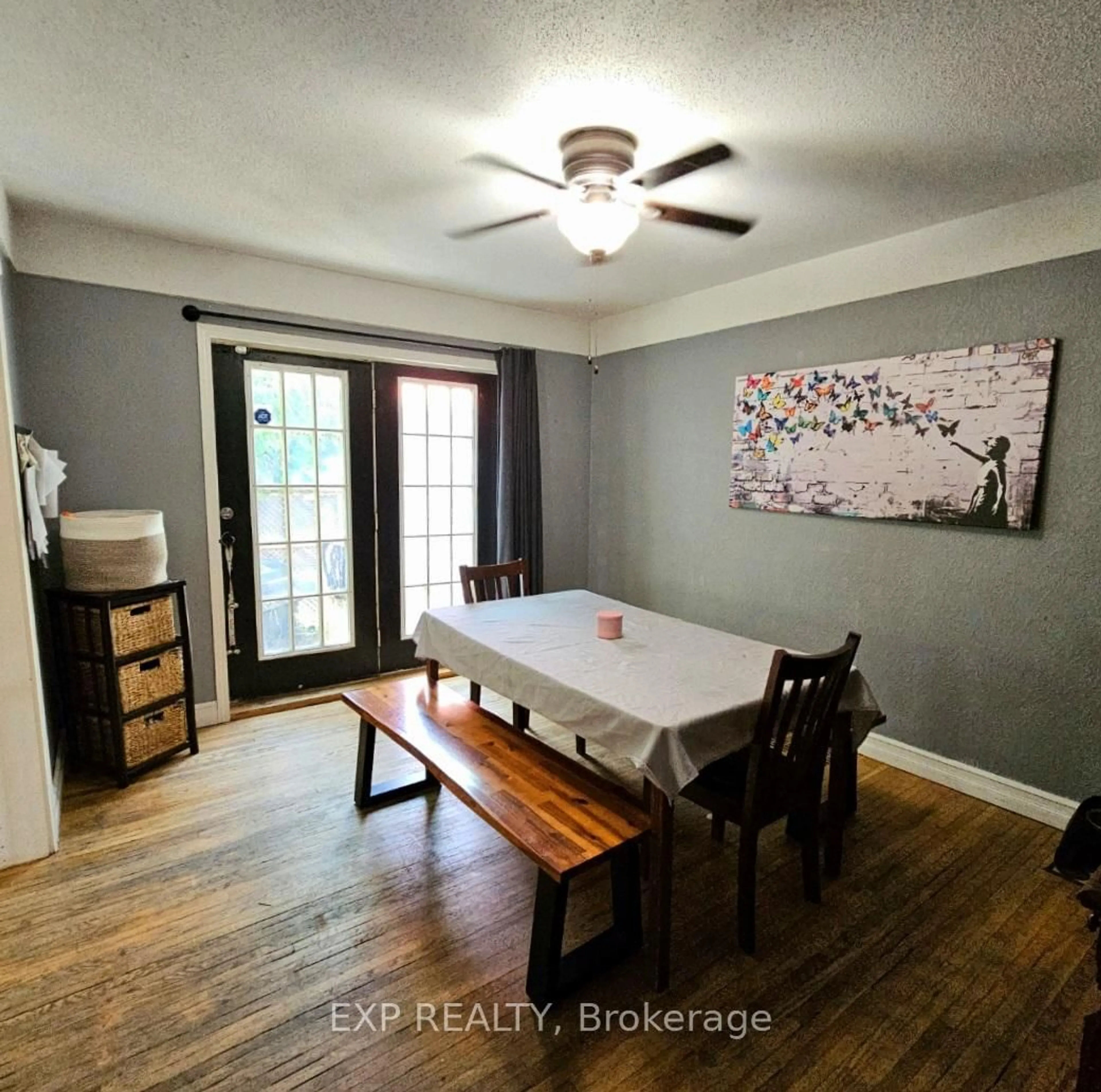 Dining room, wood/laminate floor for 98 Pine St, Belleville Ontario K8N 2M8