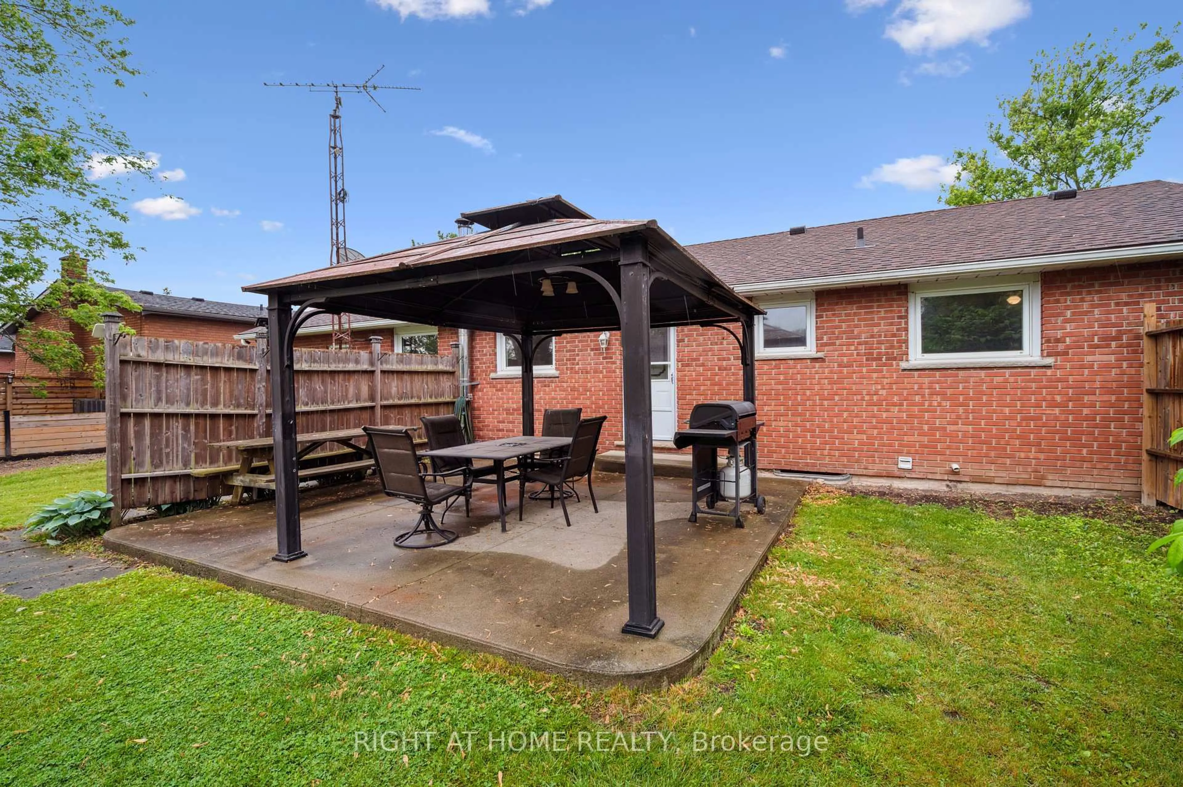 Patio, street for 3567 South Grimsby 12 Rd, Grimsby Ontario L0R 1M0