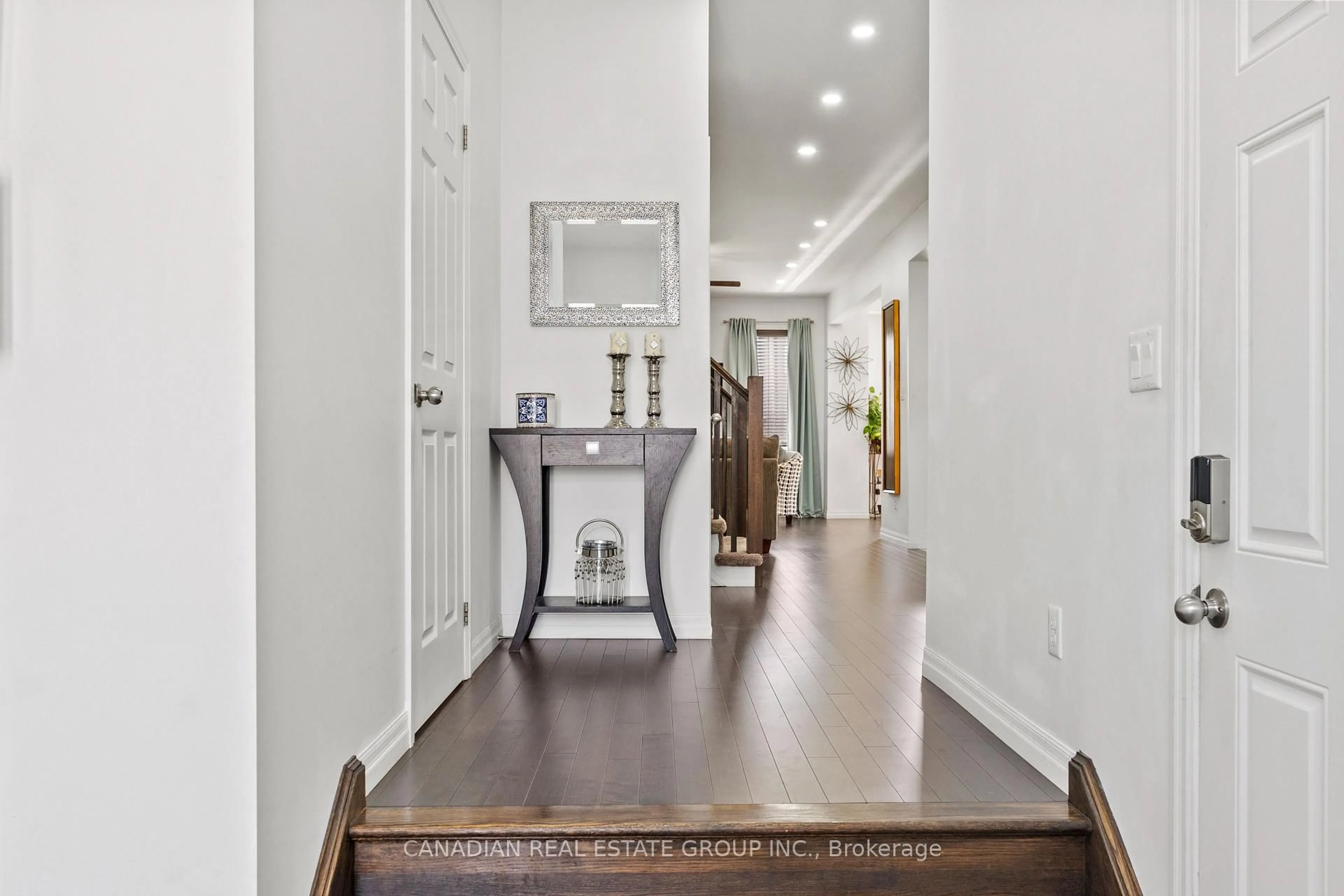 Indoor entryway for 412 Freure Dr, Cambridge Ontario N1S 0B4