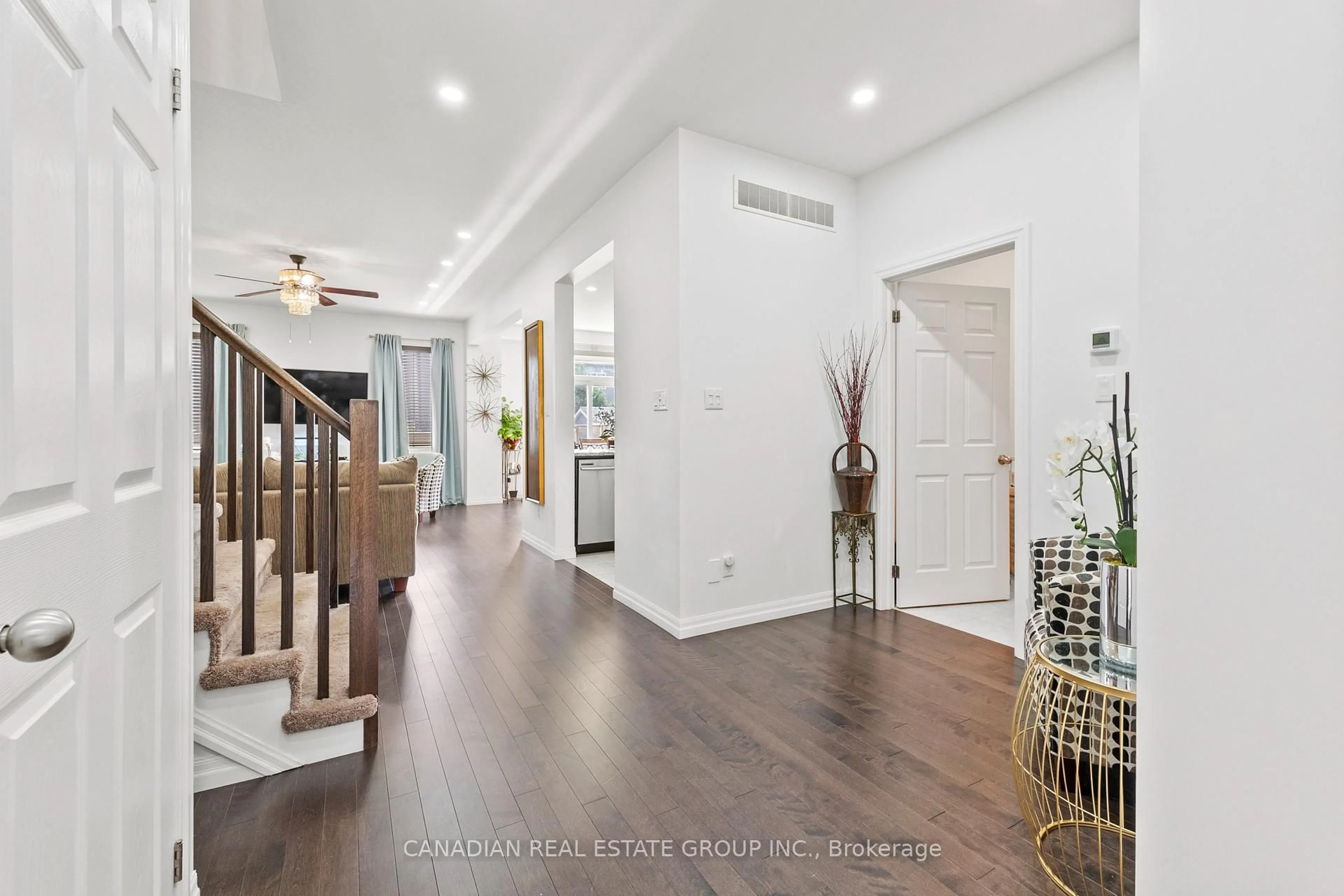 Indoor entryway for 412 Freure Dr, Cambridge Ontario N1S 0B4