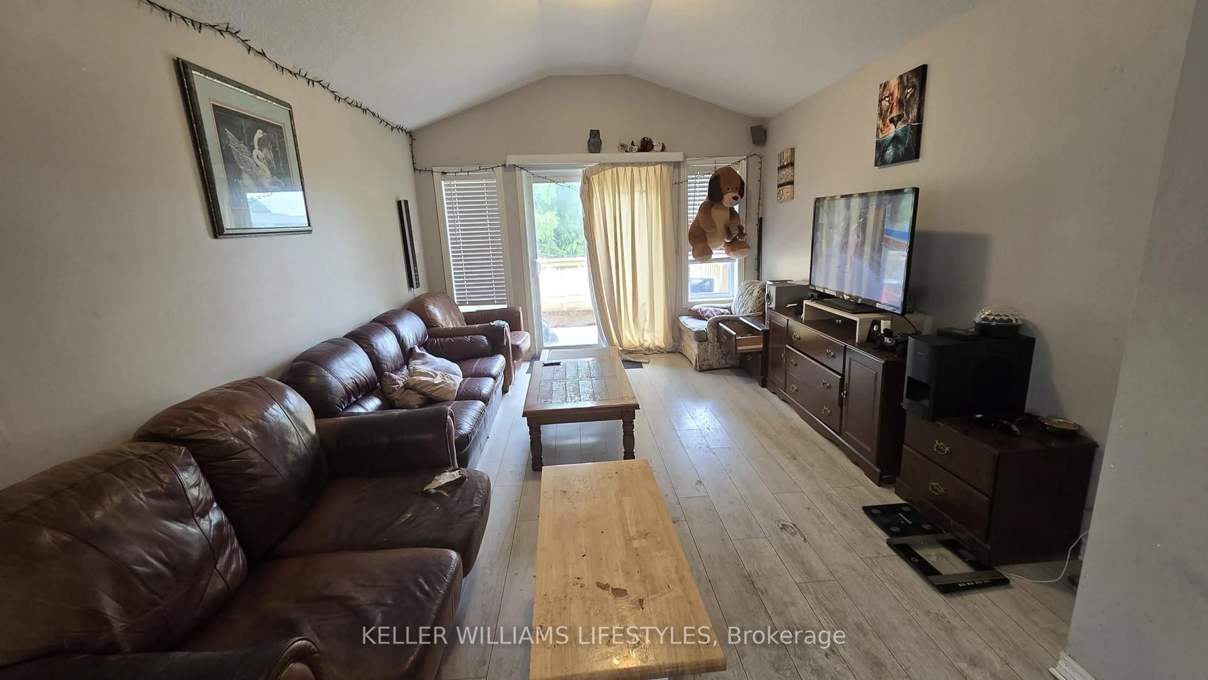 Living room with furniture, wood/laminate floor for 1301 Michael Circ, London East Ontario N5V 0B8