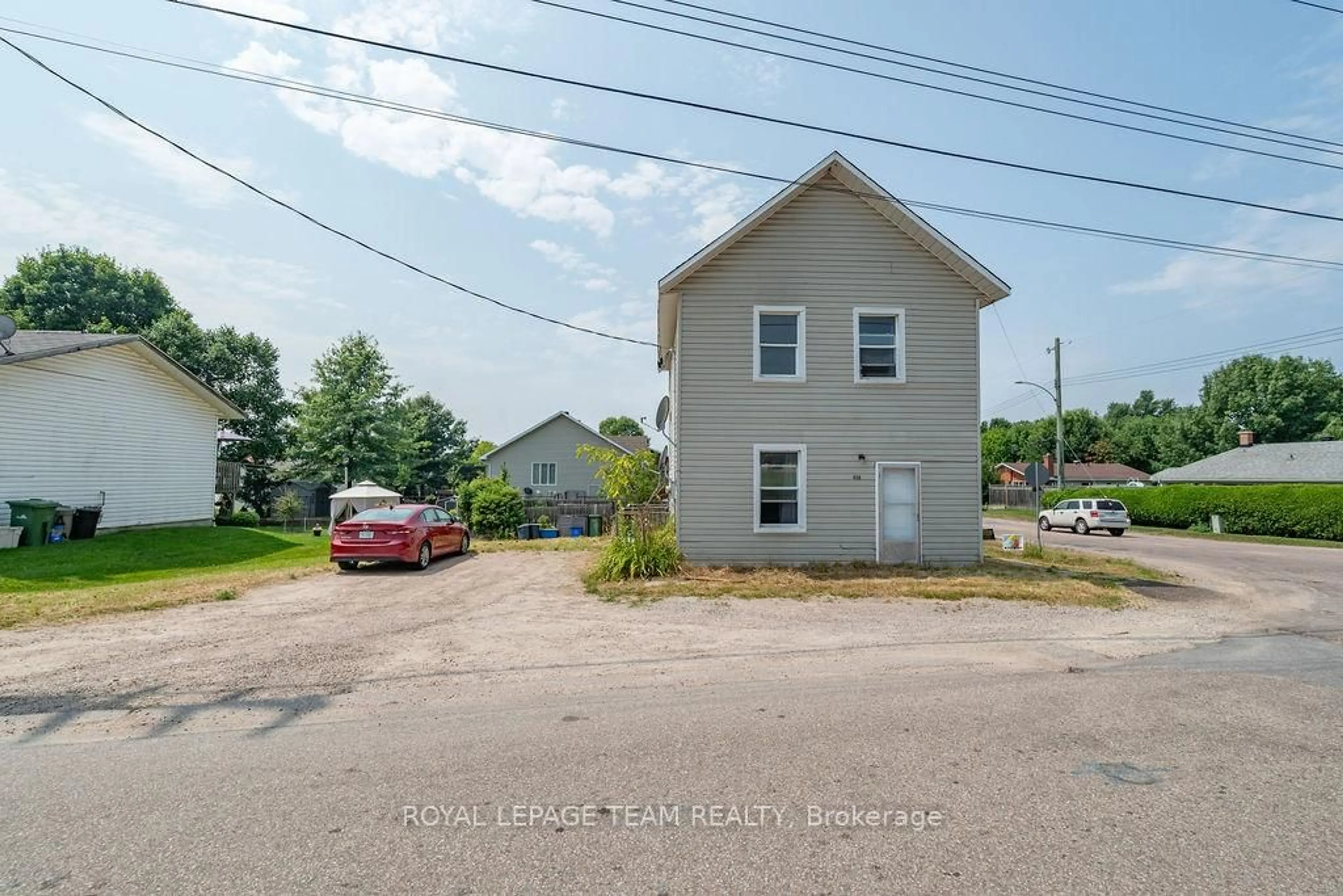 A pic from outside/outdoor area/front of a property/back of a property/a pic from drone, street for 928 Mackay St, Pembroke Ontario K8B 1A1