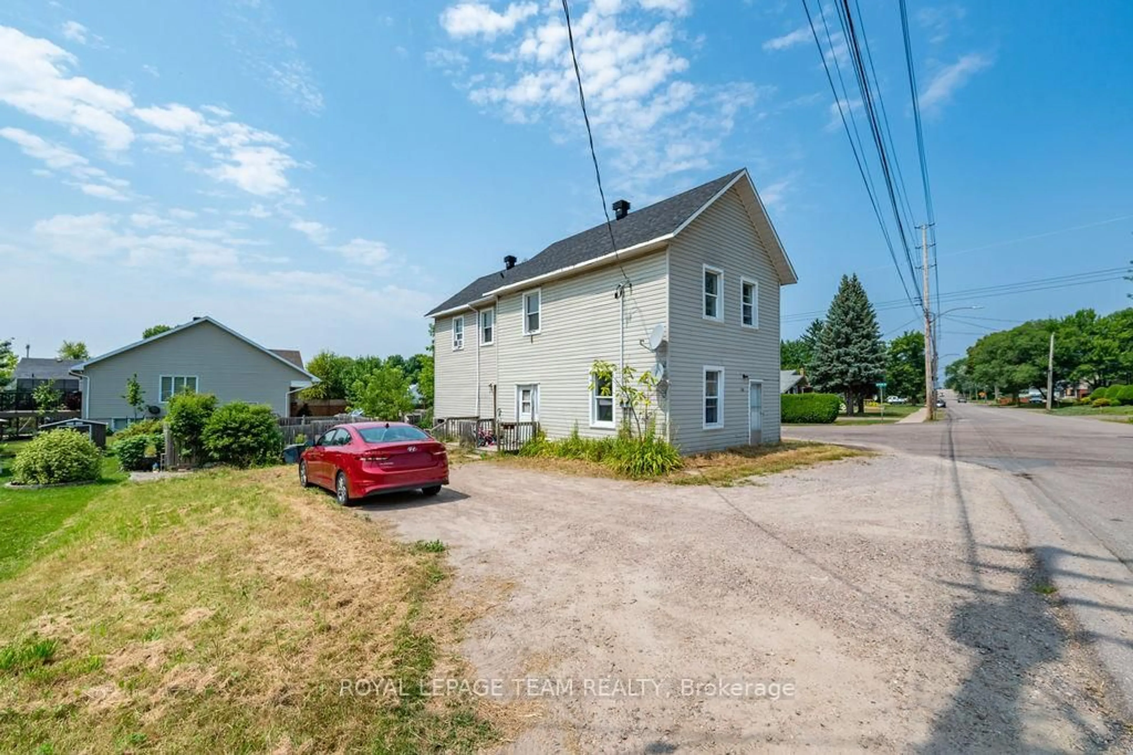 A pic from outside/outdoor area/front of a property/back of a property/a pic from drone, street for 928 Mackay St, Pembroke Ontario K8B 1A1