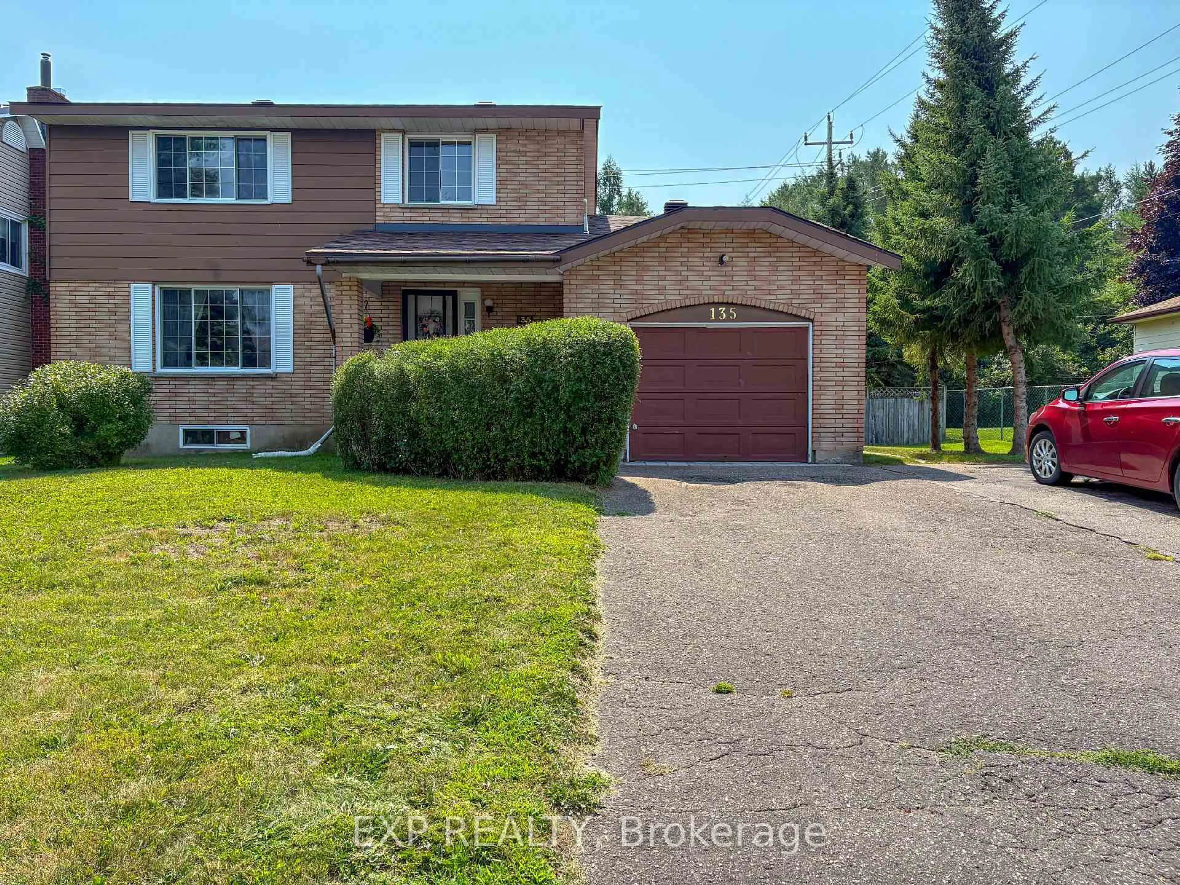 A pic from outside/outdoor area/front of a property/back of a property/a pic from drone, street for 135 Ivy Ave, Renfrew Ontario K7V 4C9