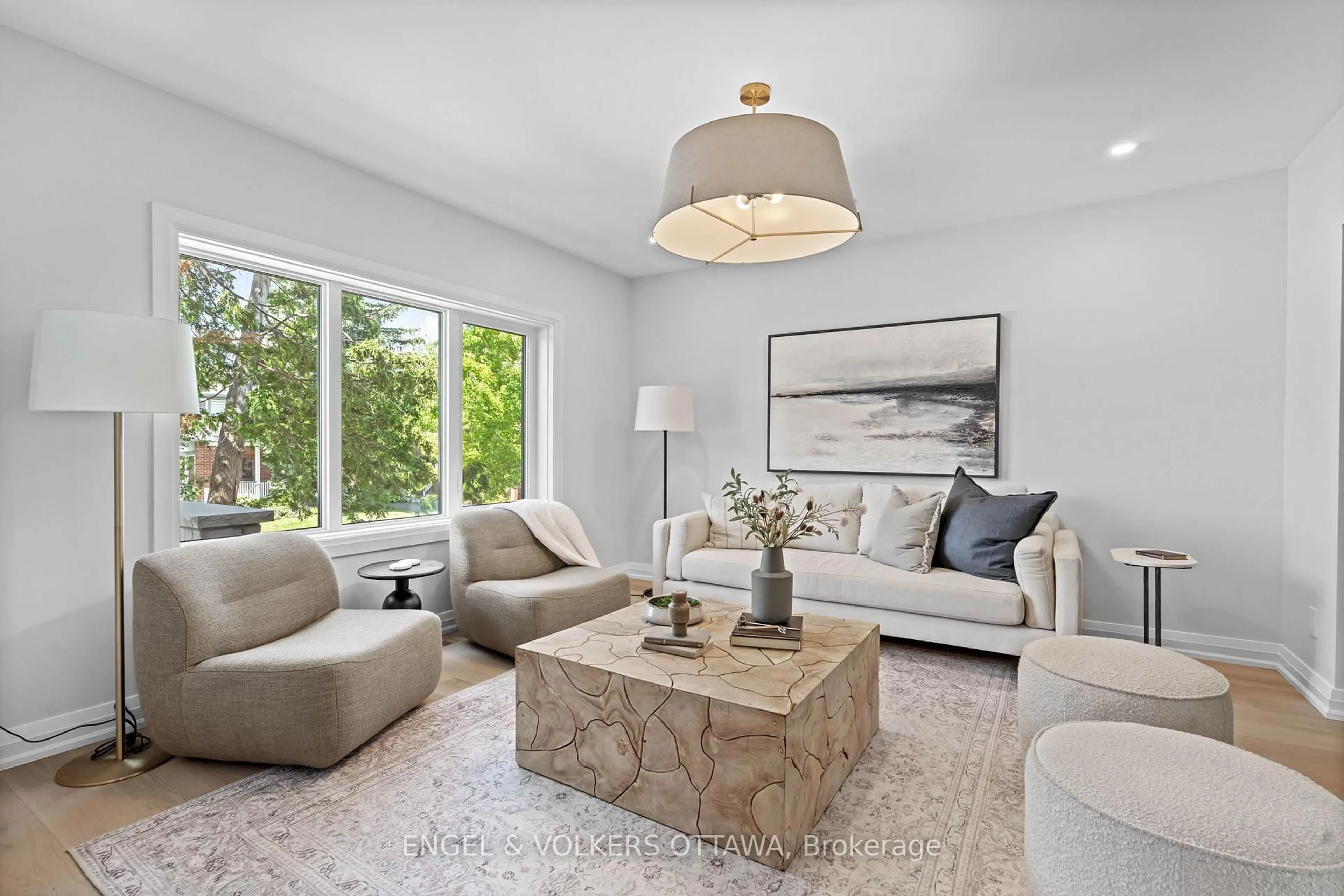 Living room with furniture, unknown for 51 Ross Ave, Ottawa Ontario K1Y 0N4