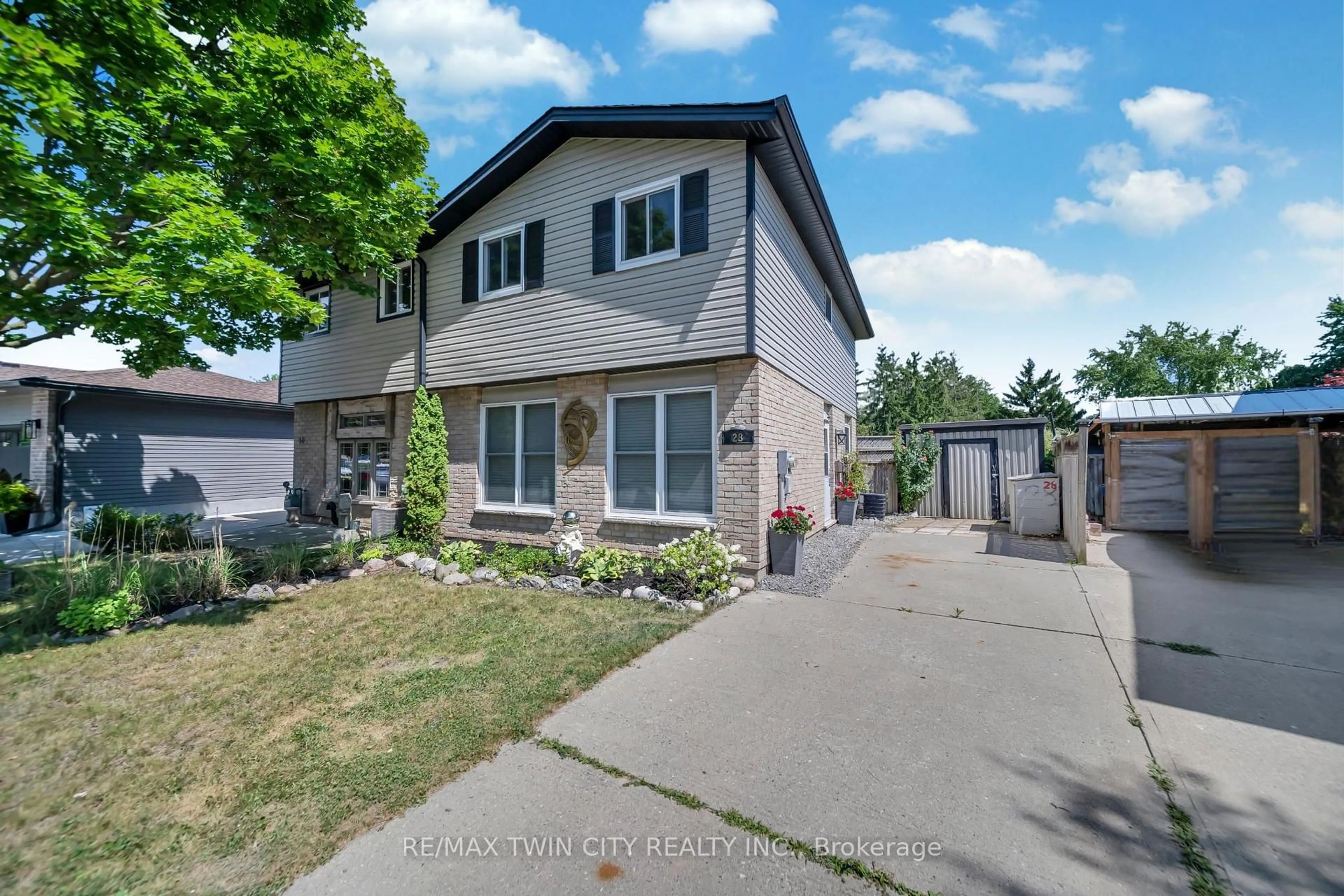 Unknown for 28 Uxbridge Cres, Kitchener Ontario N2E 2P8