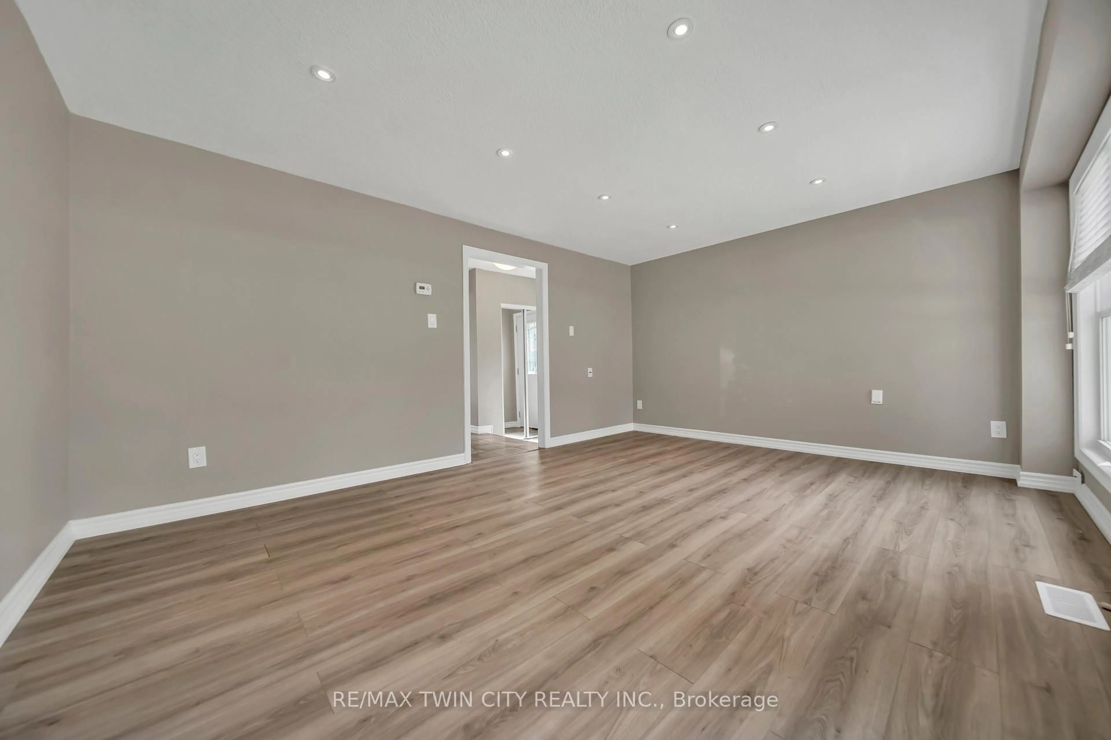 A pic of a room for 28 Uxbridge Cres, Kitchener Ontario N2E 2P8