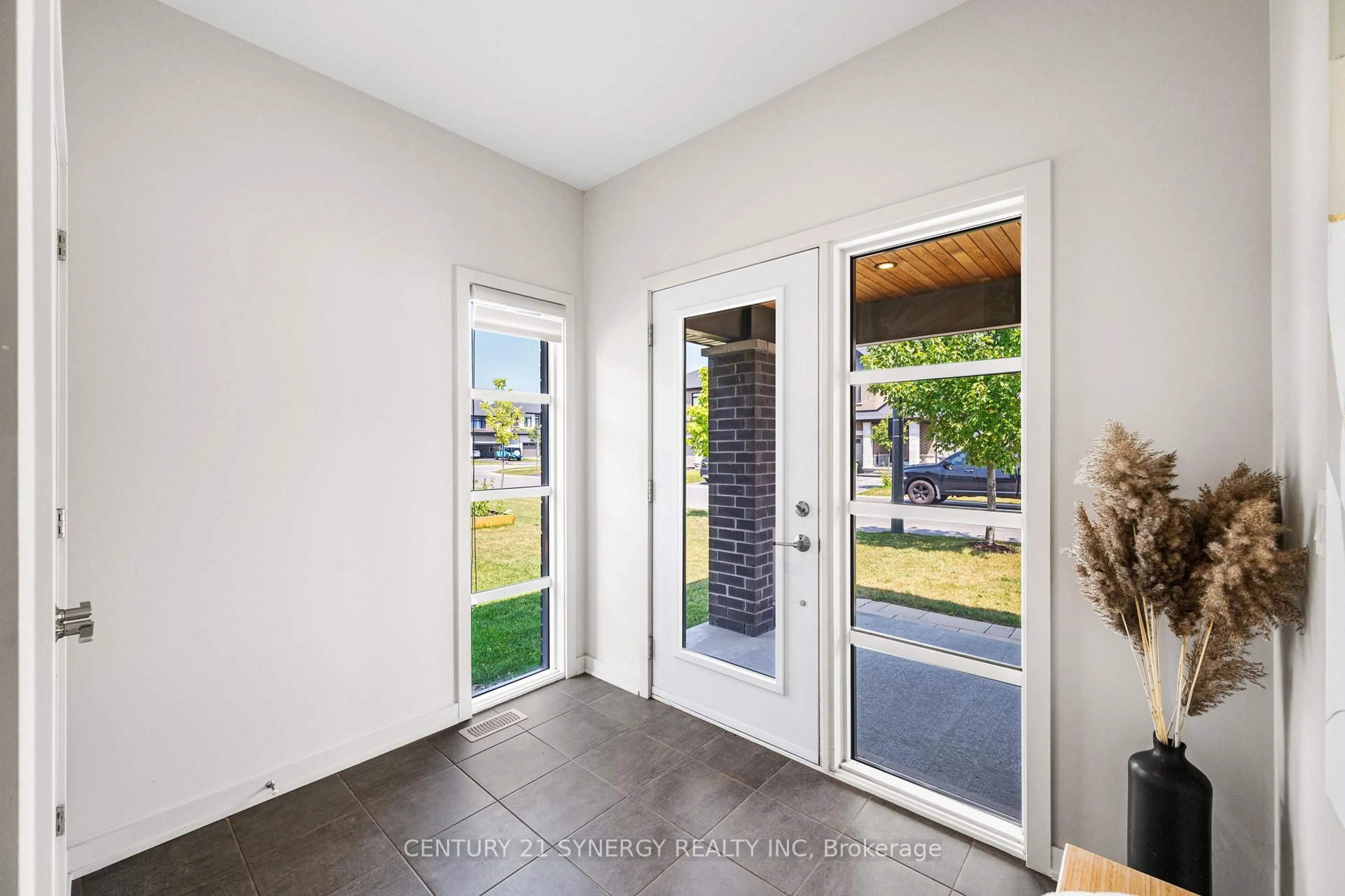 Indoor entryway for 673 Odyssey Way, Ottawa Ontario K1T 0T3
