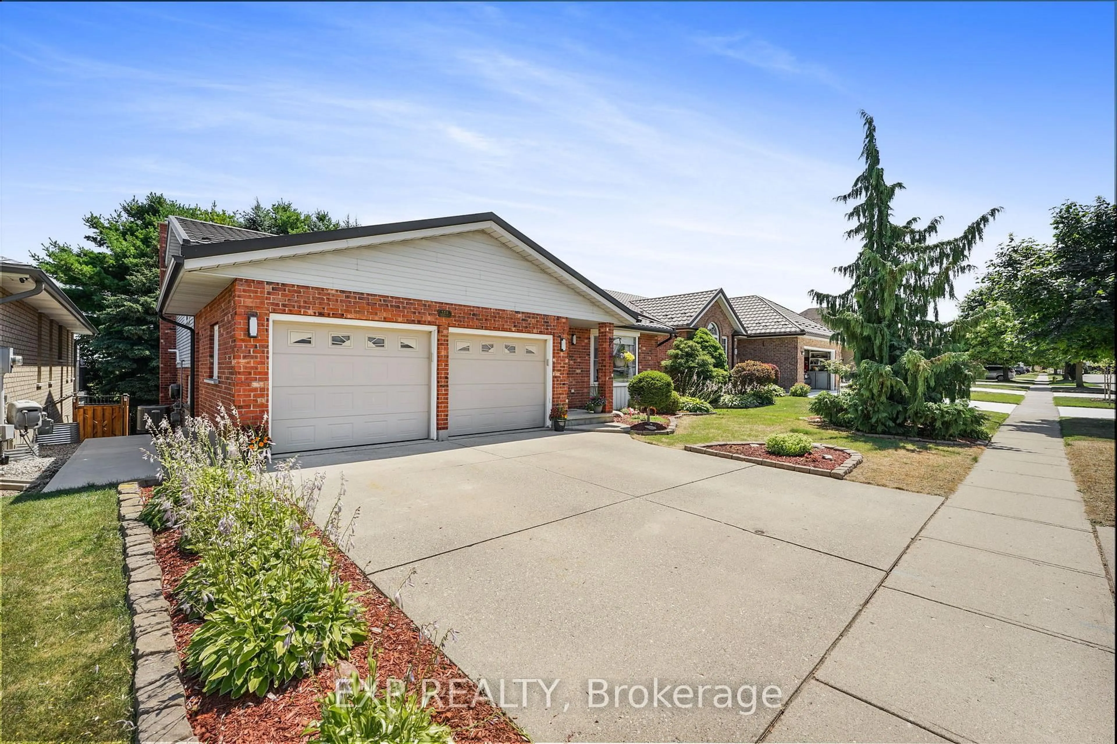 A pic from outside/outdoor area/front of a property/back of a property/a pic from drone, street for 155 John Davies Dr, Woodstock Ontario N4T 1N1