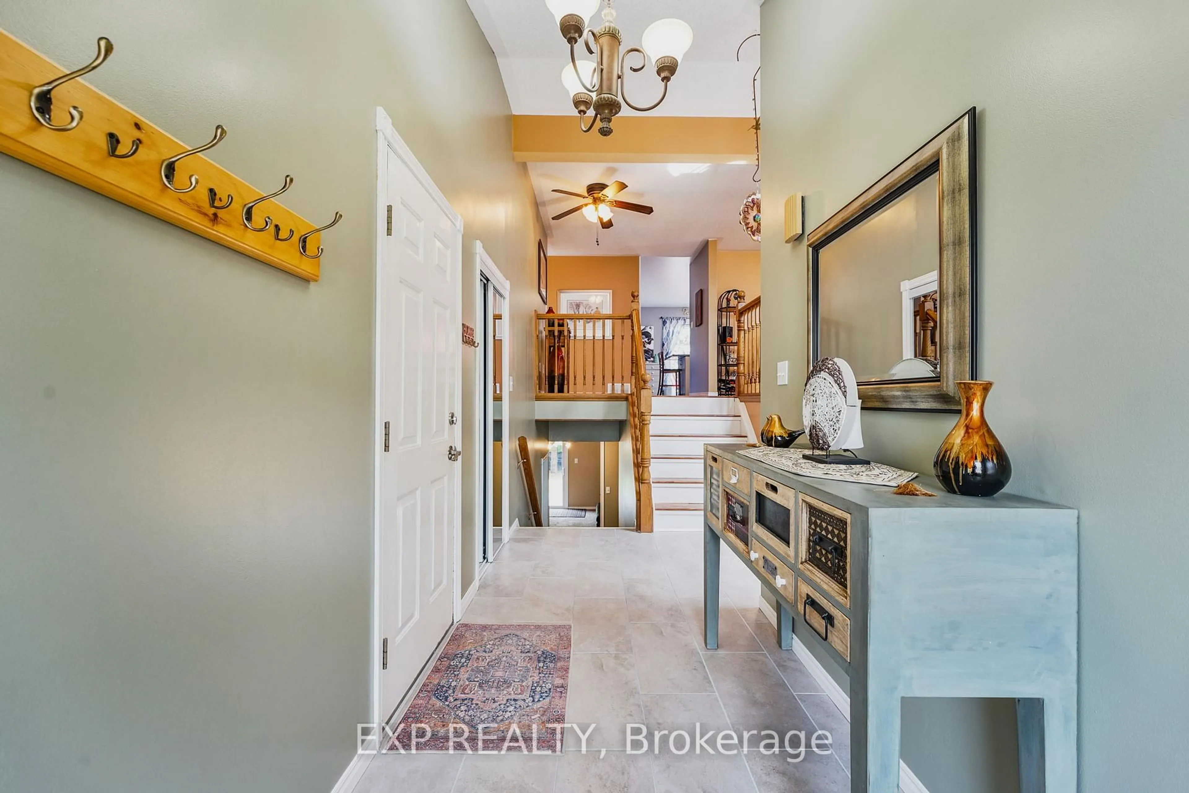 Indoor entryway for 155 John Davies Dr, Woodstock Ontario N4T 1N1